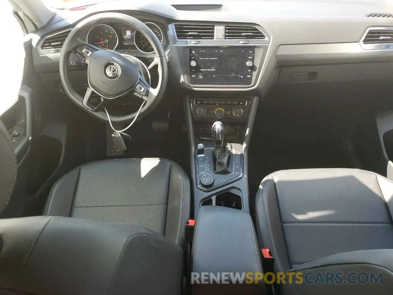 8 Photograph of a damaged car 3VV2B7AX5LM111699 VOLKSWAGEN TIGUAN 2020