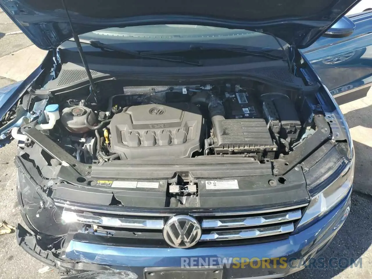 12 Photograph of a damaged car 3VV2B7AX5LM129250 VOLKSWAGEN TIGUAN 2020