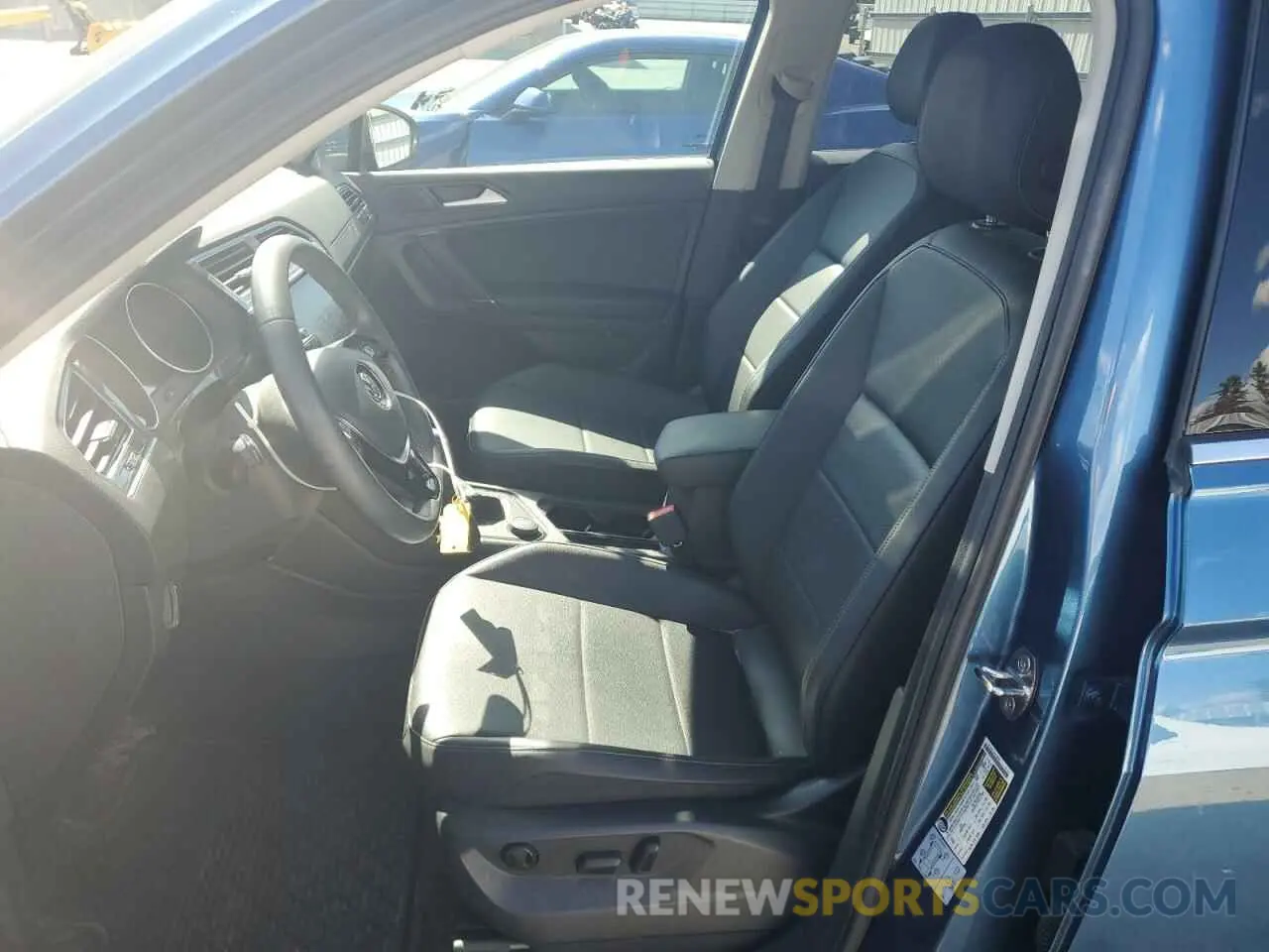 7 Photograph of a damaged car 3VV2B7AX5LM129250 VOLKSWAGEN TIGUAN 2020
