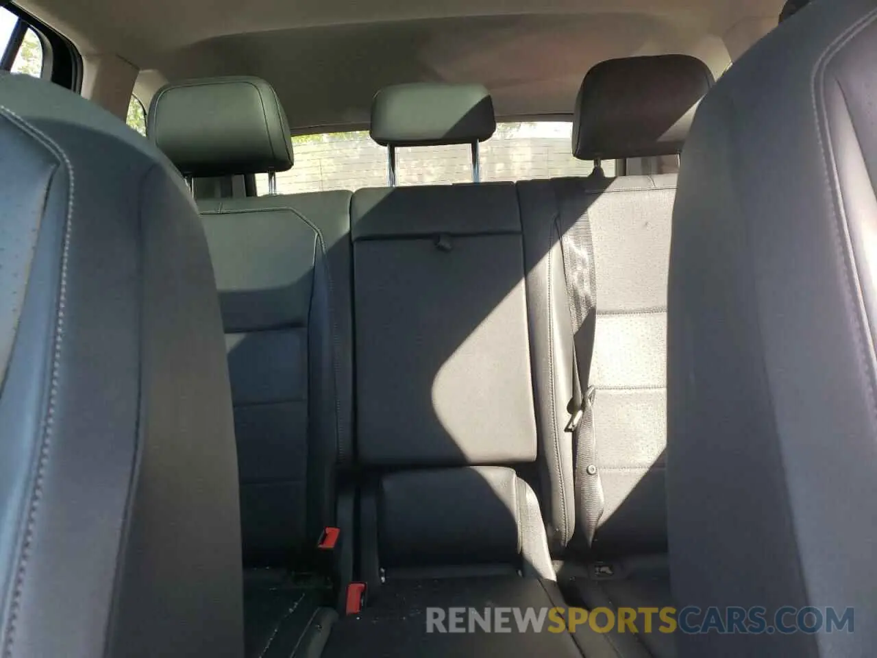 10 Photograph of a damaged car 3VV2B7AX5LM136778 VOLKSWAGEN TIGUAN 2020