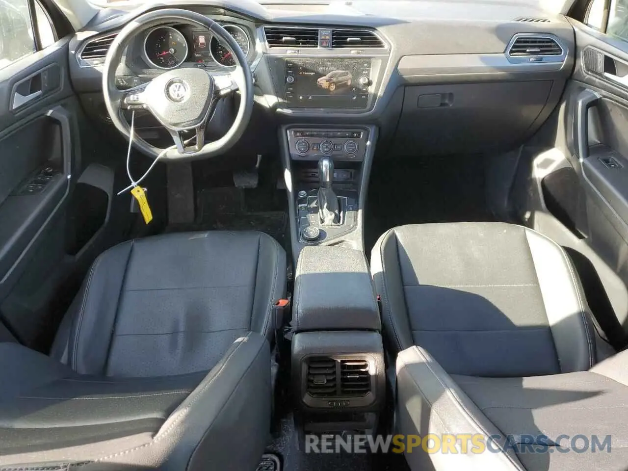 8 Photograph of a damaged car 3VV2B7AX6LM002622 VOLKSWAGEN TIGUAN 2020
