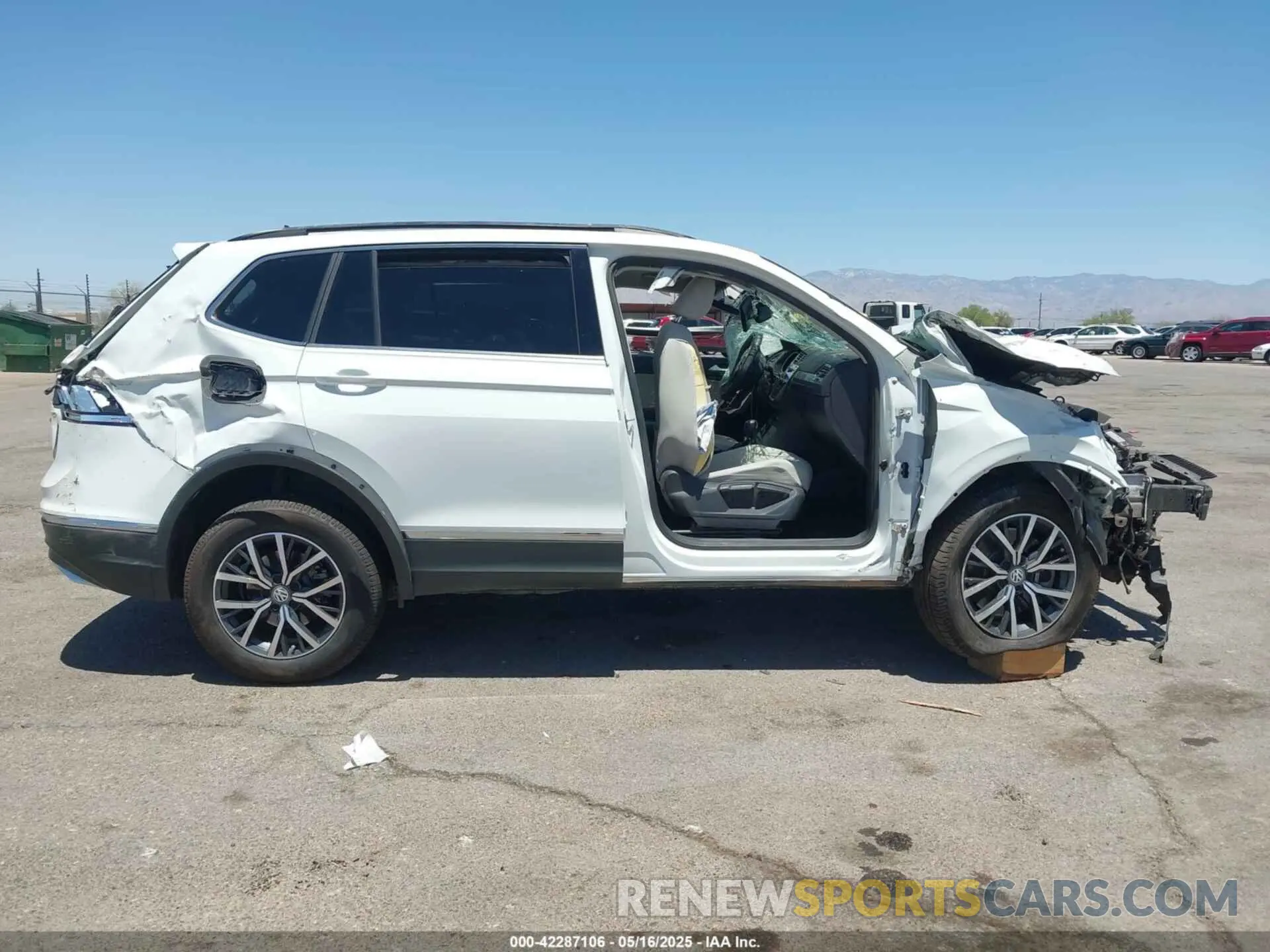 14 Photograph of a damaged car 3VV2B7AX6LM043638 VOLKSWAGEN TIGUAN 2020