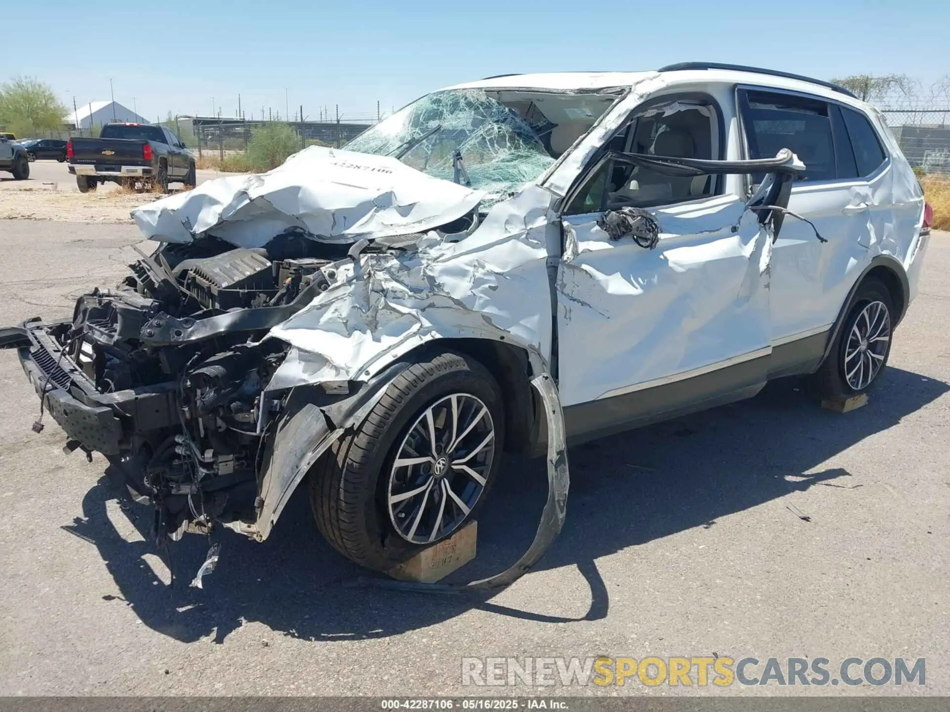 2 Photograph of a damaged car 3VV2B7AX6LM043638 VOLKSWAGEN TIGUAN 2020
