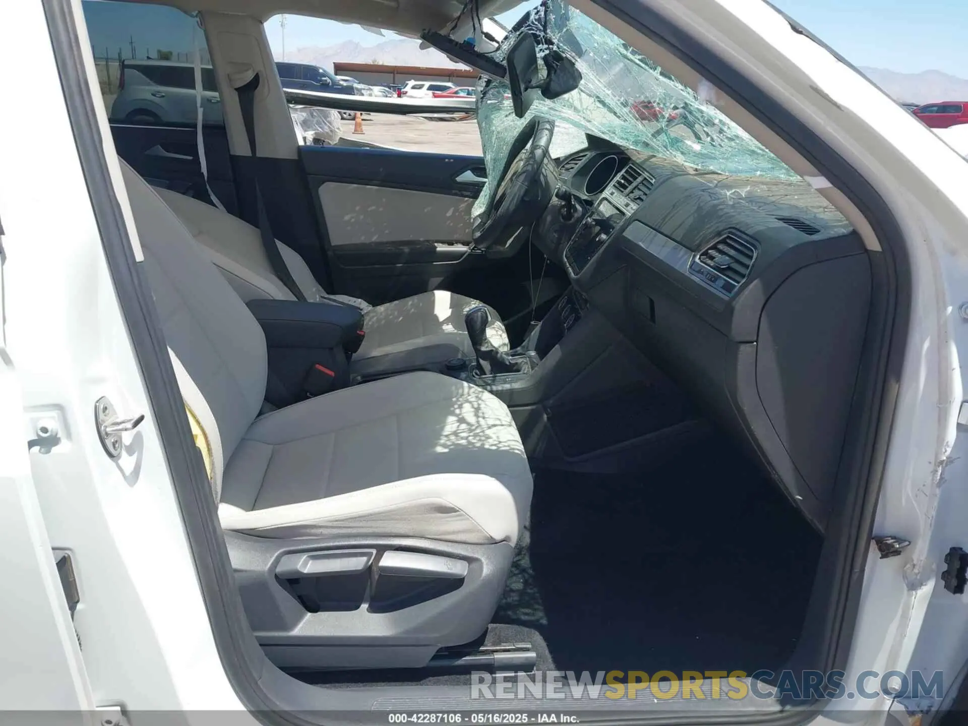 5 Photograph of a damaged car 3VV2B7AX6LM043638 VOLKSWAGEN TIGUAN 2020