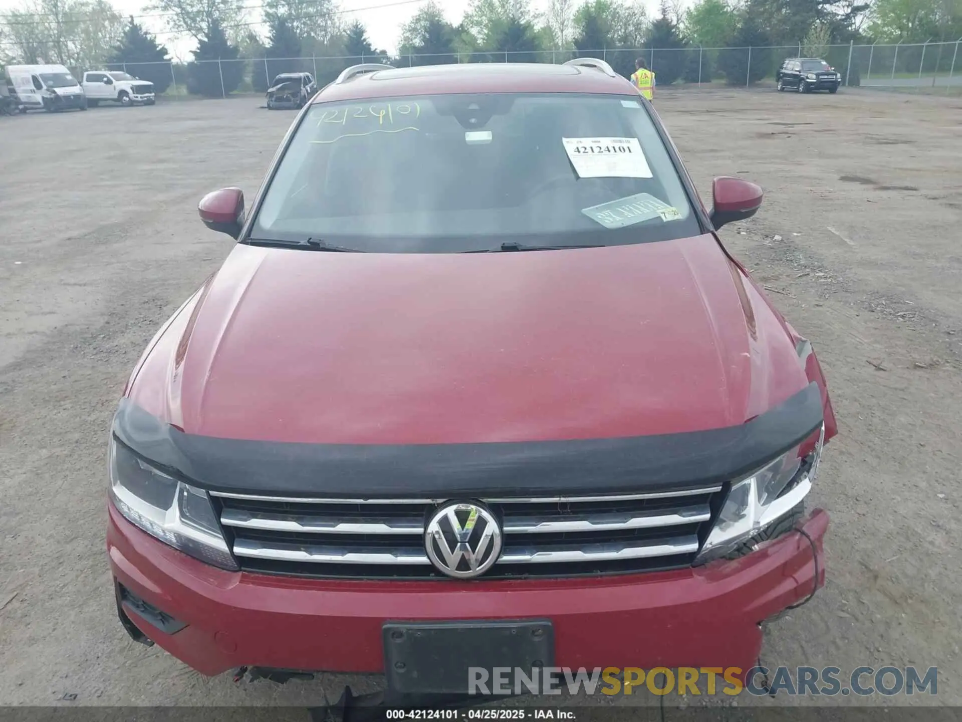 12 Photograph of a damaged car 3VV2B7AX6LM063792 VOLKSWAGEN TIGUAN 2020