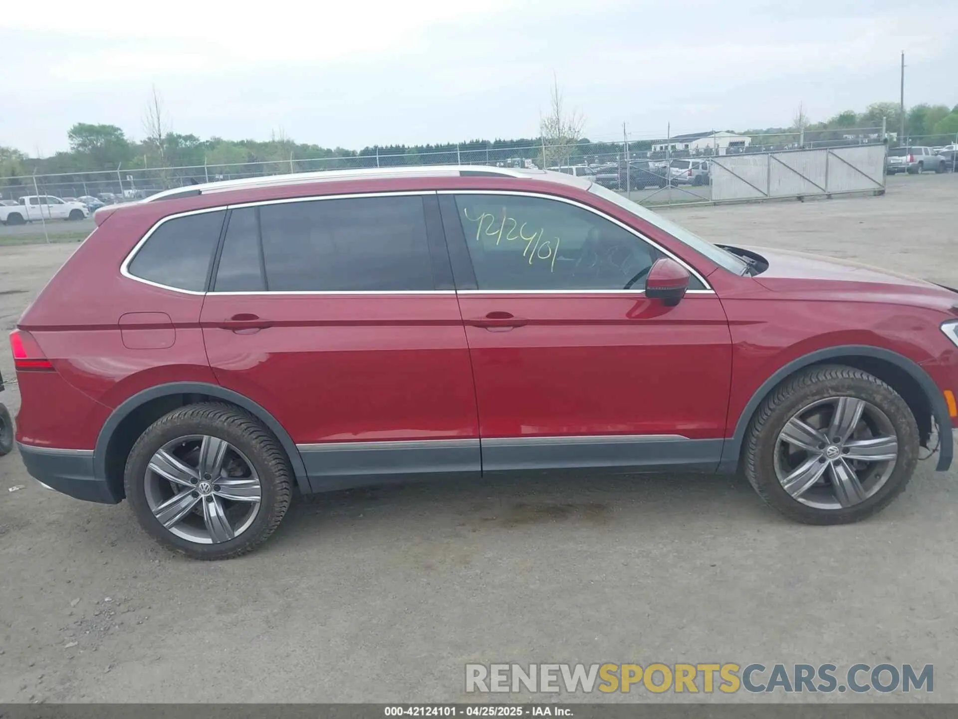 13 Photograph of a damaged car 3VV2B7AX6LM063792 VOLKSWAGEN TIGUAN 2020