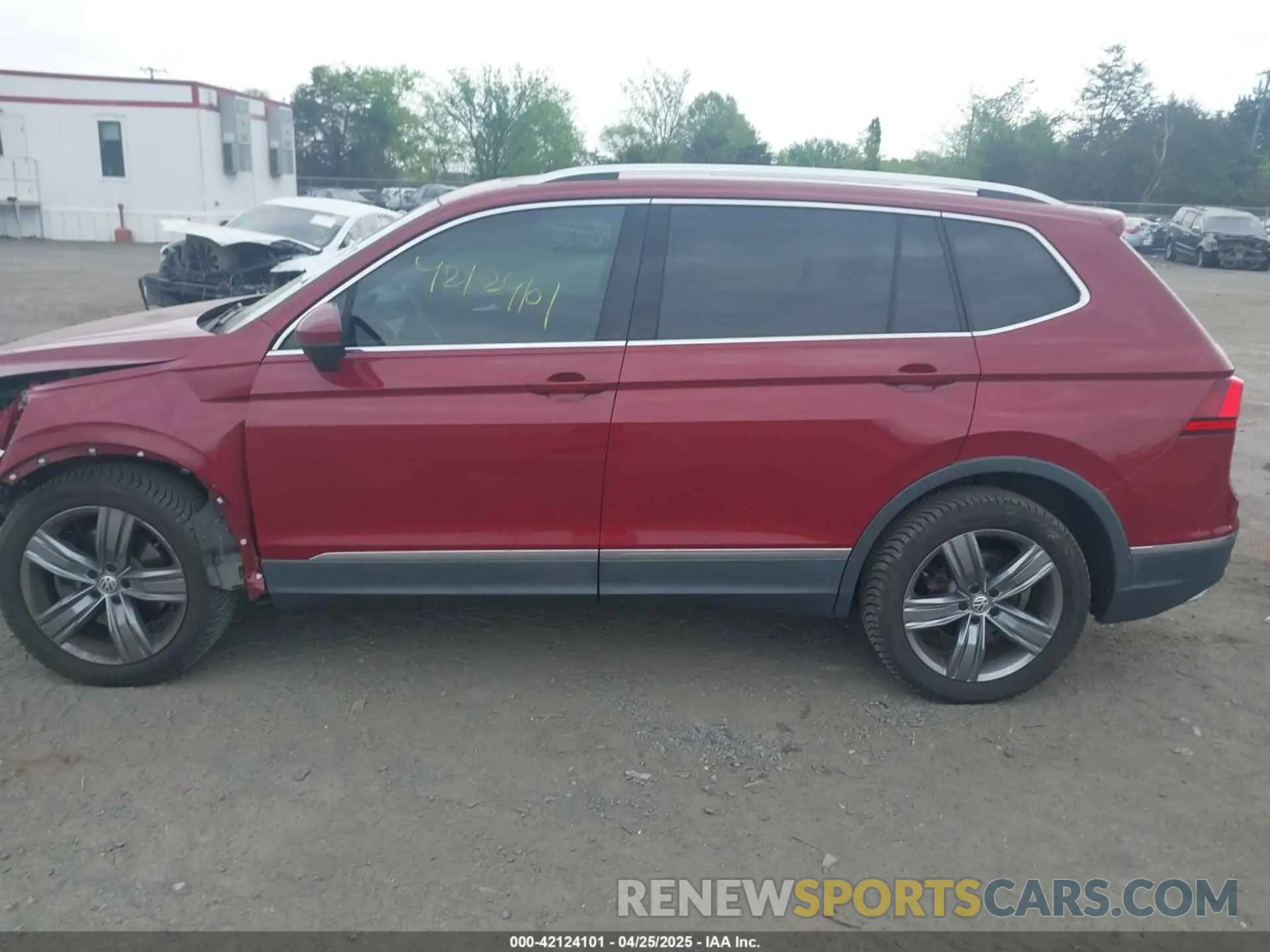 14 Photograph of a damaged car 3VV2B7AX6LM063792 VOLKSWAGEN TIGUAN 2020