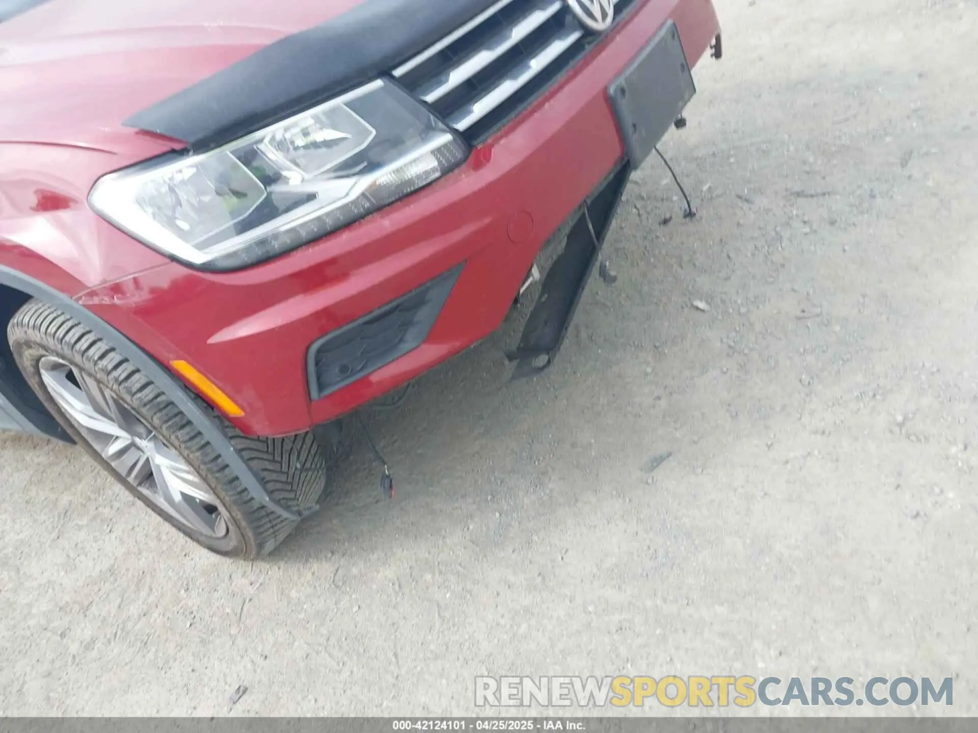 6 Photograph of a damaged car 3VV2B7AX6LM063792 VOLKSWAGEN TIGUAN 2020