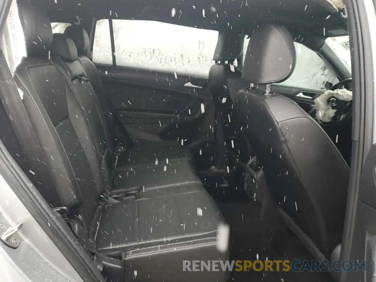 11 Photograph of a damaged car 3VV2B7AX6LM144405 VOLKSWAGEN TIGUAN 2020