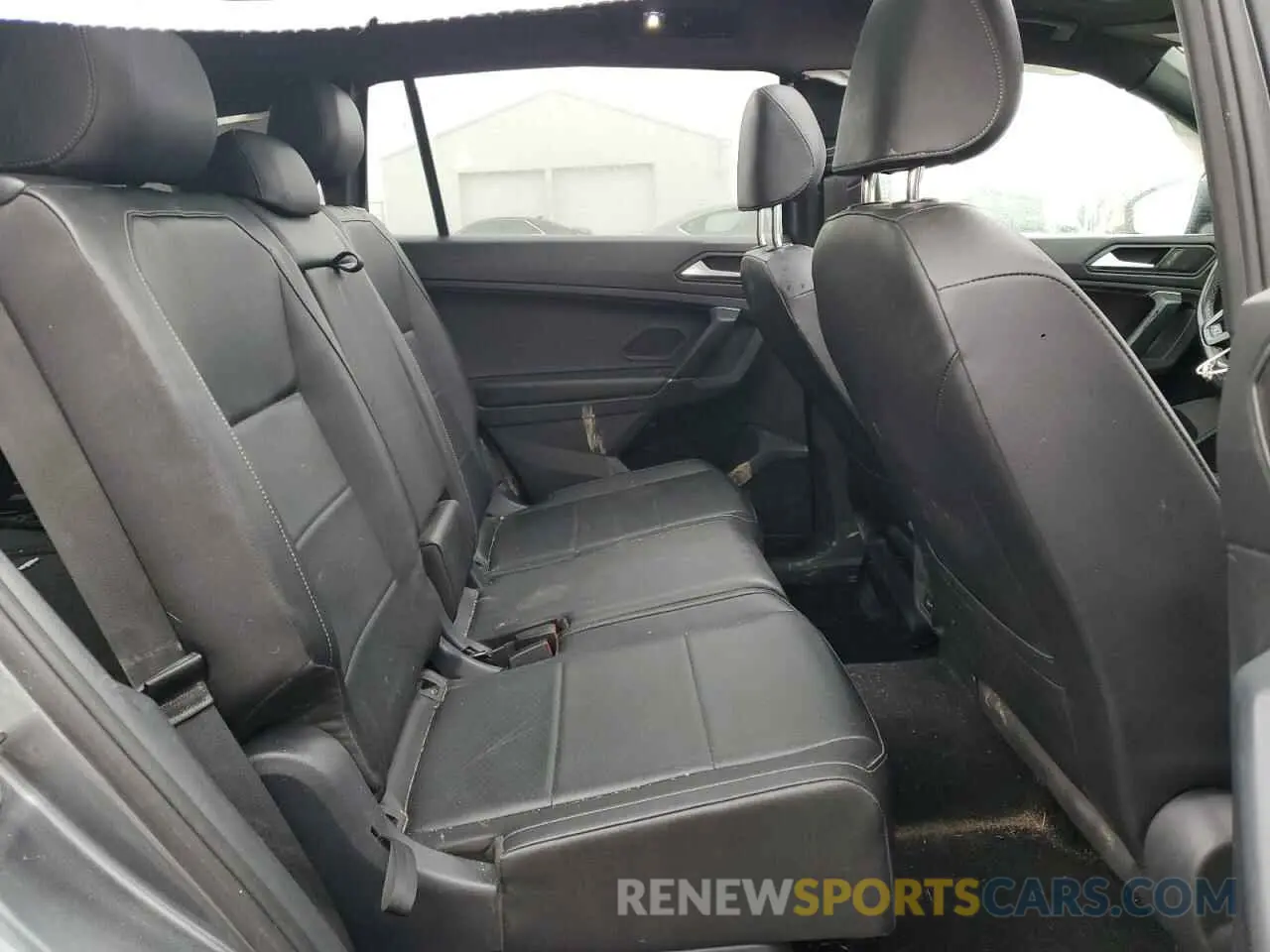11 Photograph of a damaged car 3VV2B7AX6LM155310 VOLKSWAGEN TIGUAN 2020