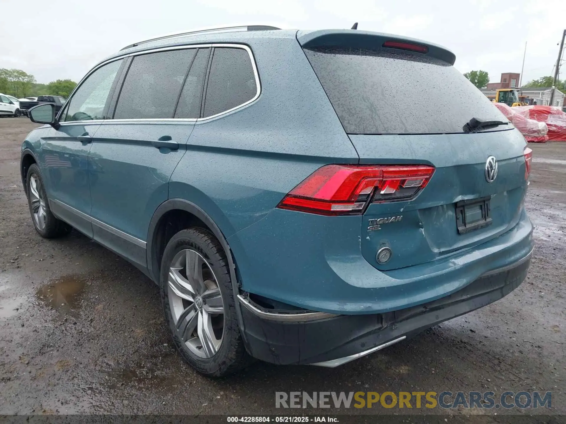 18 Photograph of a damaged car 3VV2B7AX7LM015962 VOLKSWAGEN TIGUAN 2020