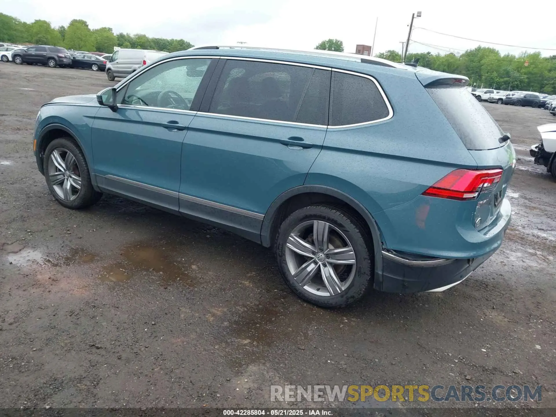 3 Photograph of a damaged car 3VV2B7AX7LM015962 VOLKSWAGEN TIGUAN 2020