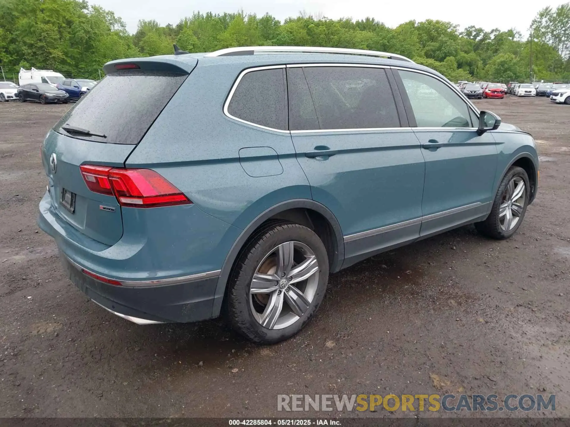 4 Photograph of a damaged car 3VV2B7AX7LM015962 VOLKSWAGEN TIGUAN 2020