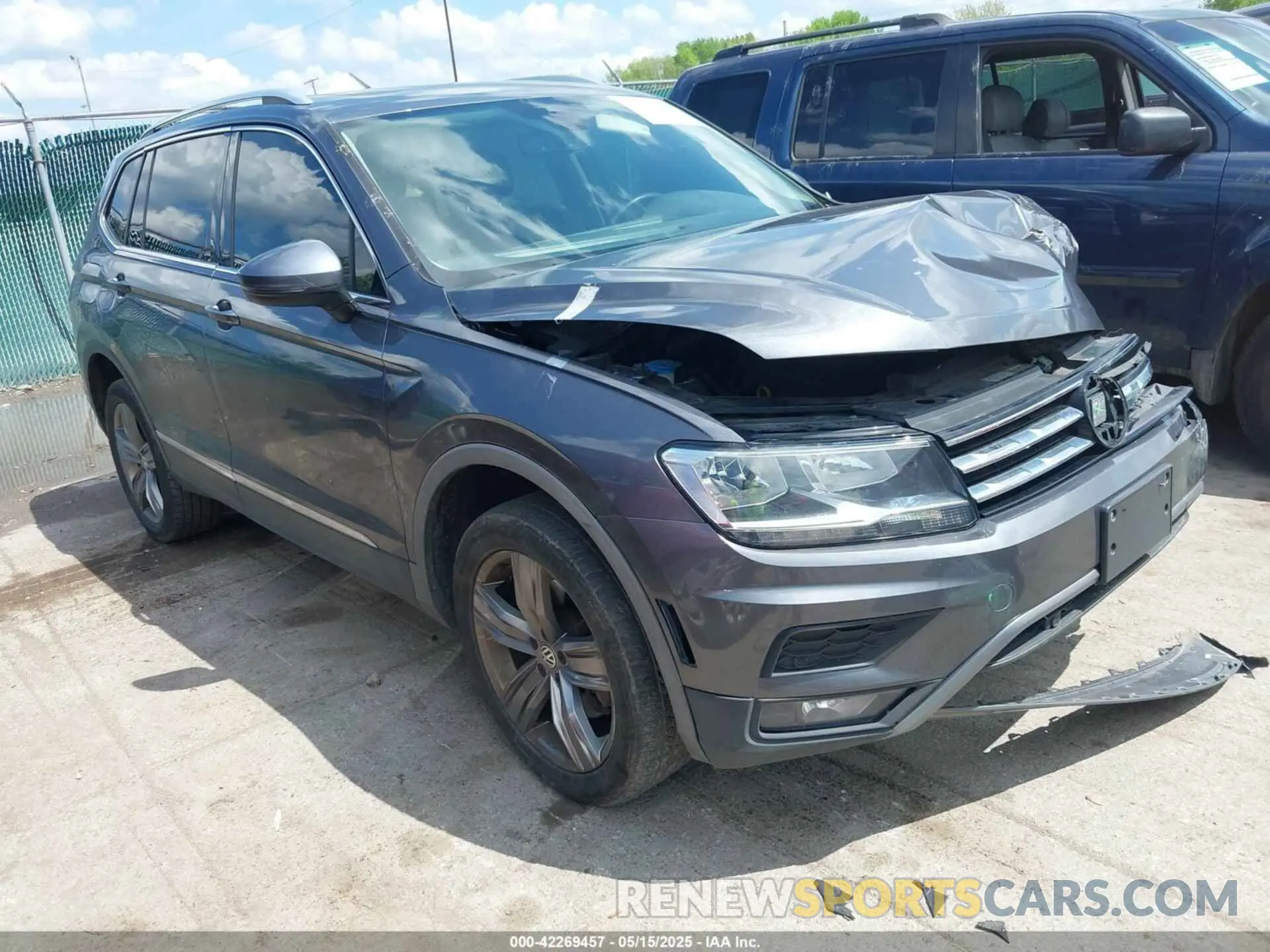 1 Photograph of a damaged car 3VV2B7AX7LM113597 VOLKSWAGEN TIGUAN 2020