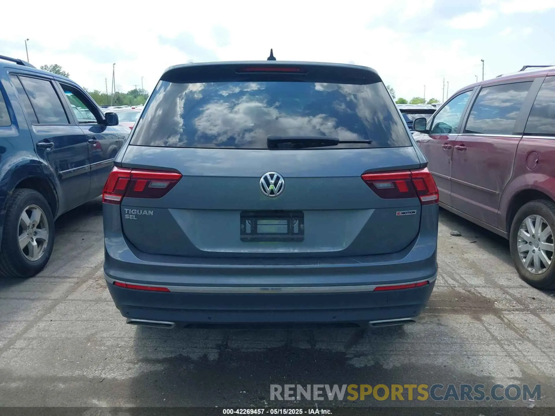 16 Photograph of a damaged car 3VV2B7AX7LM113597 VOLKSWAGEN TIGUAN 2020