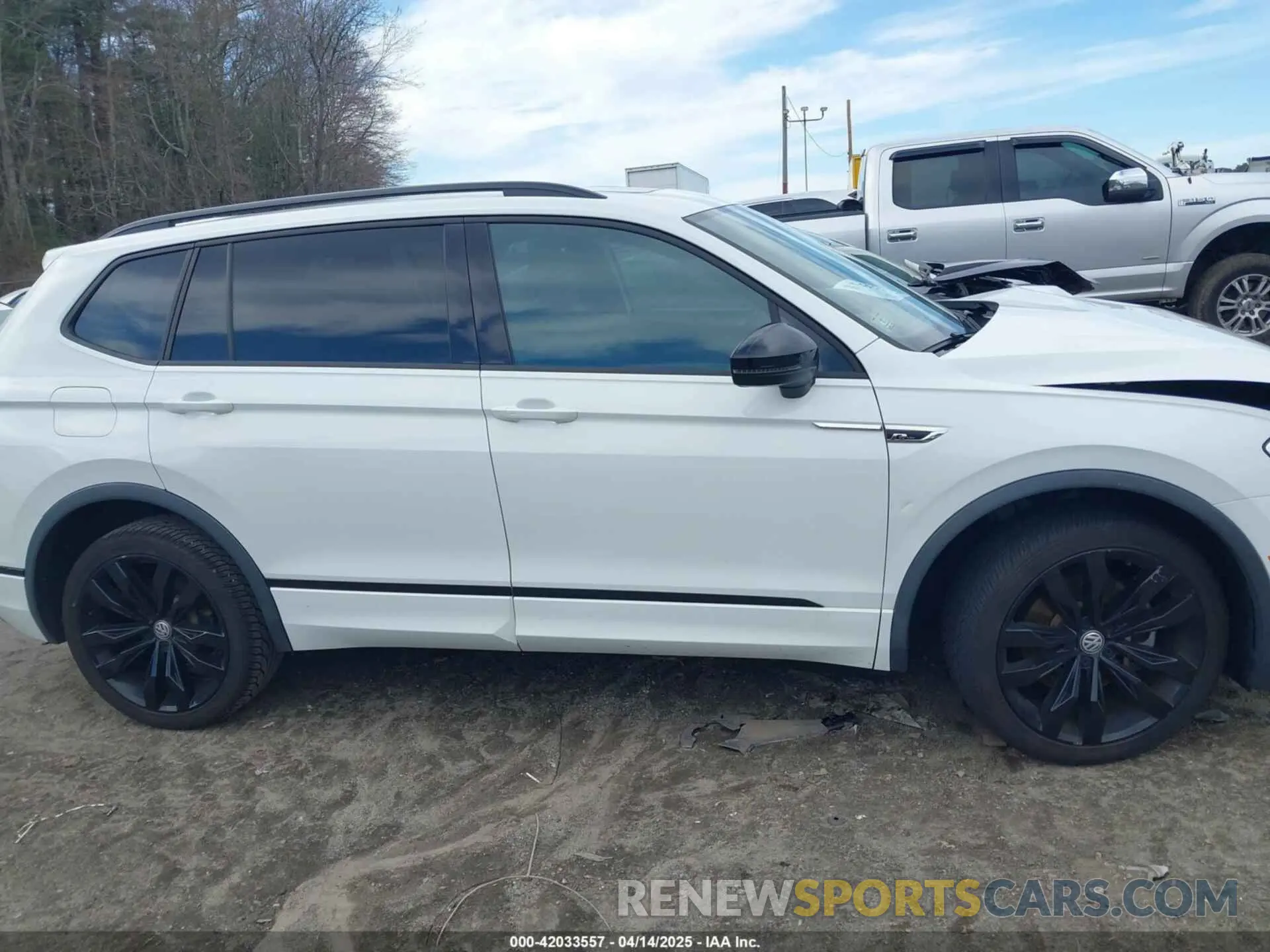 14 Photograph of a damaged car 3VV2B7AX7LM143652 VOLKSWAGEN TIGUAN 2020