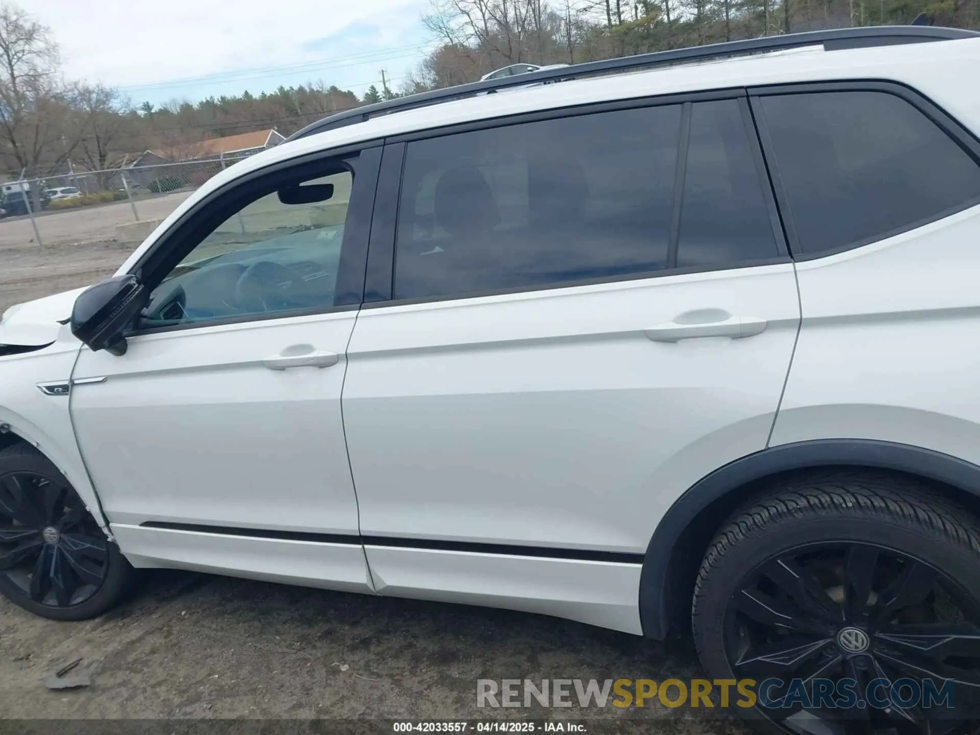 15 Photograph of a damaged car 3VV2B7AX7LM143652 VOLKSWAGEN TIGUAN 2020