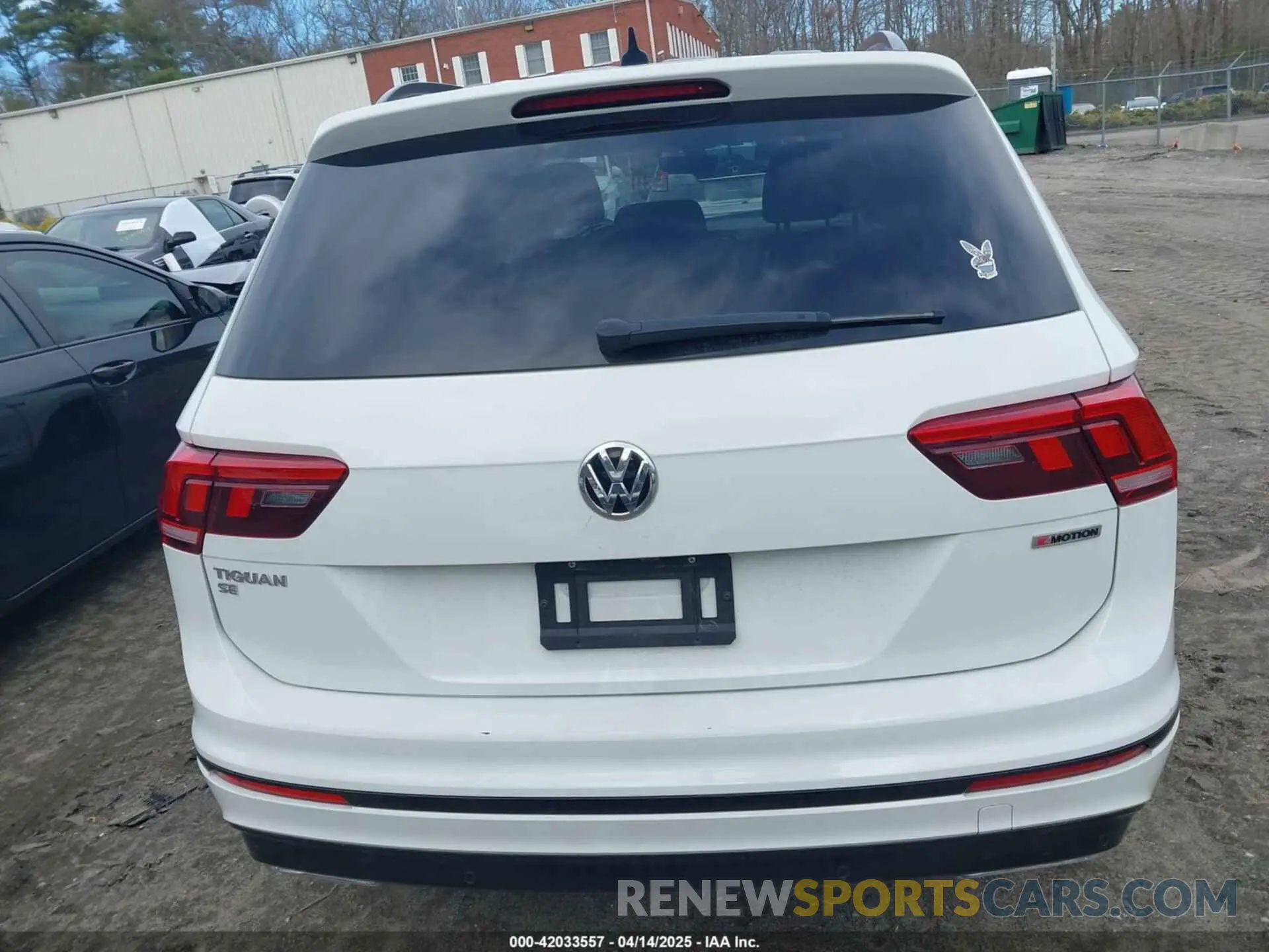17 Photograph of a damaged car 3VV2B7AX7LM143652 VOLKSWAGEN TIGUAN 2020