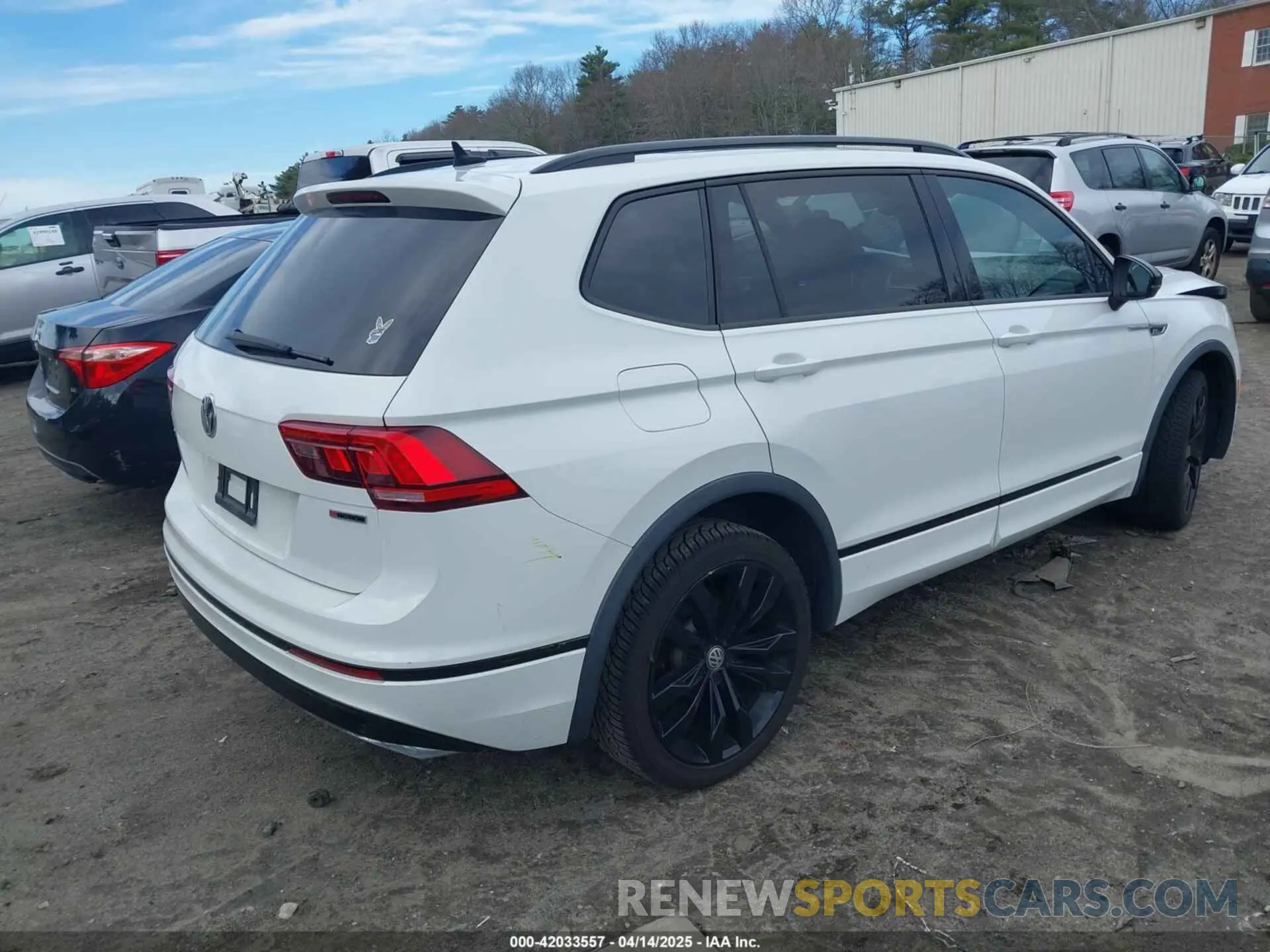 4 Photograph of a damaged car 3VV2B7AX7LM143652 VOLKSWAGEN TIGUAN 2020