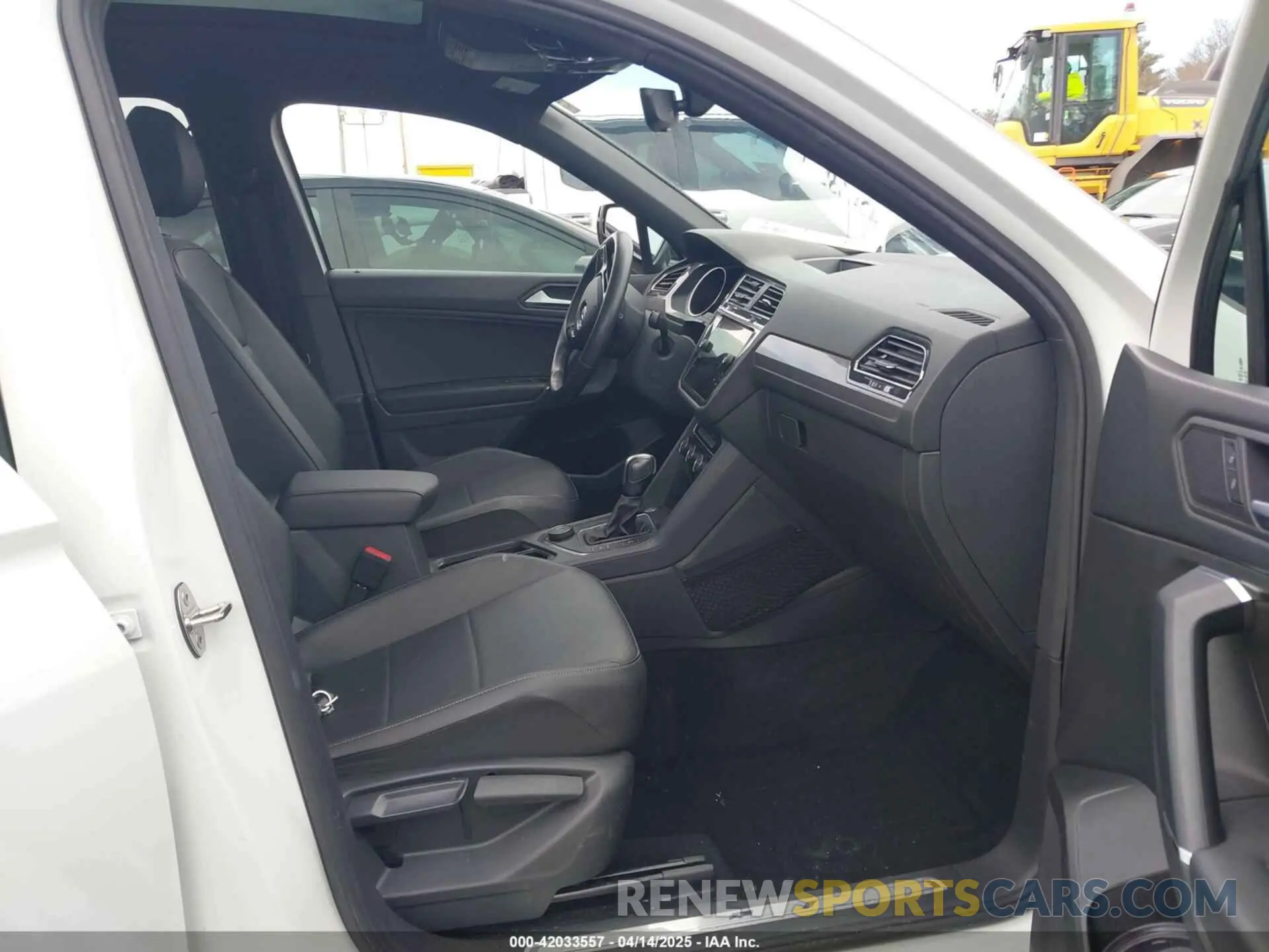 5 Photograph of a damaged car 3VV2B7AX7LM143652 VOLKSWAGEN TIGUAN 2020