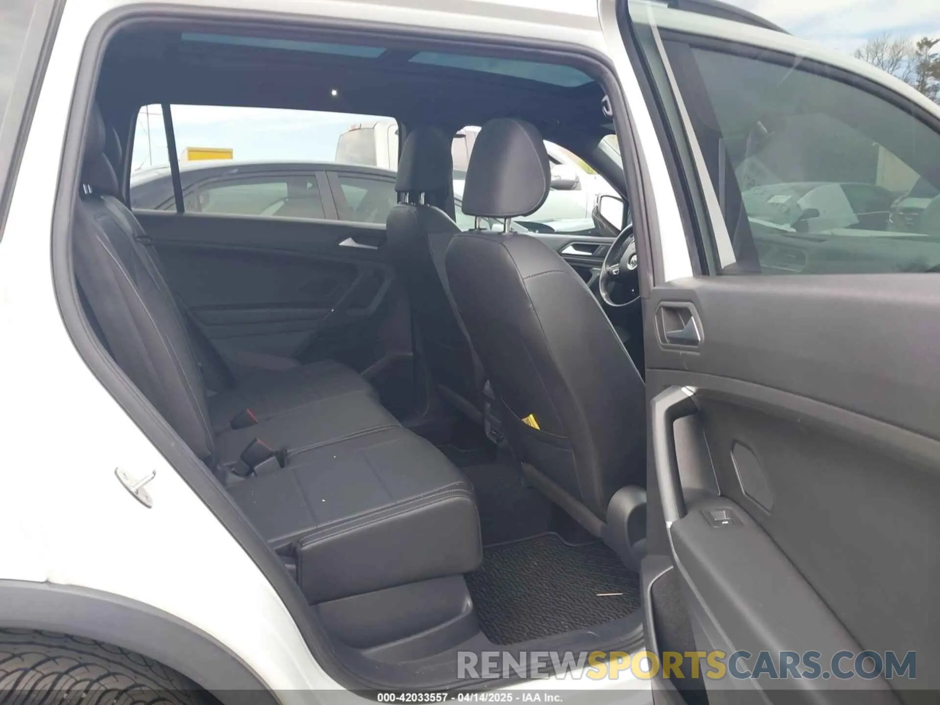 8 Photograph of a damaged car 3VV2B7AX7LM143652 VOLKSWAGEN TIGUAN 2020