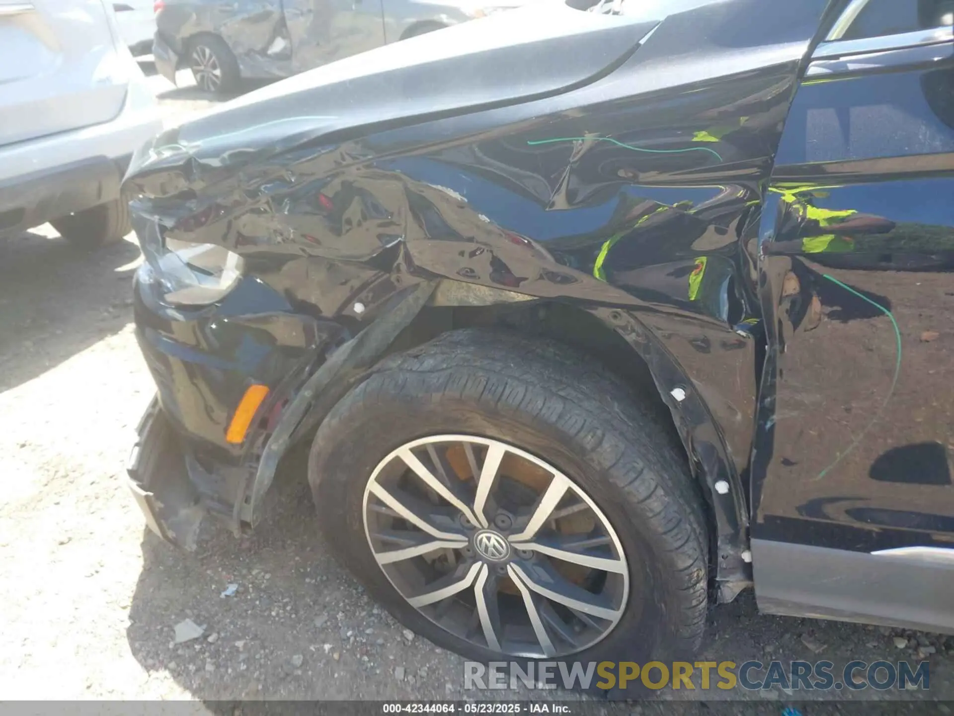 19 Фотография поврежденного автомобиля 3VV2B7AX7LM148379 VOLKSWAGEN TIGUAN 2020