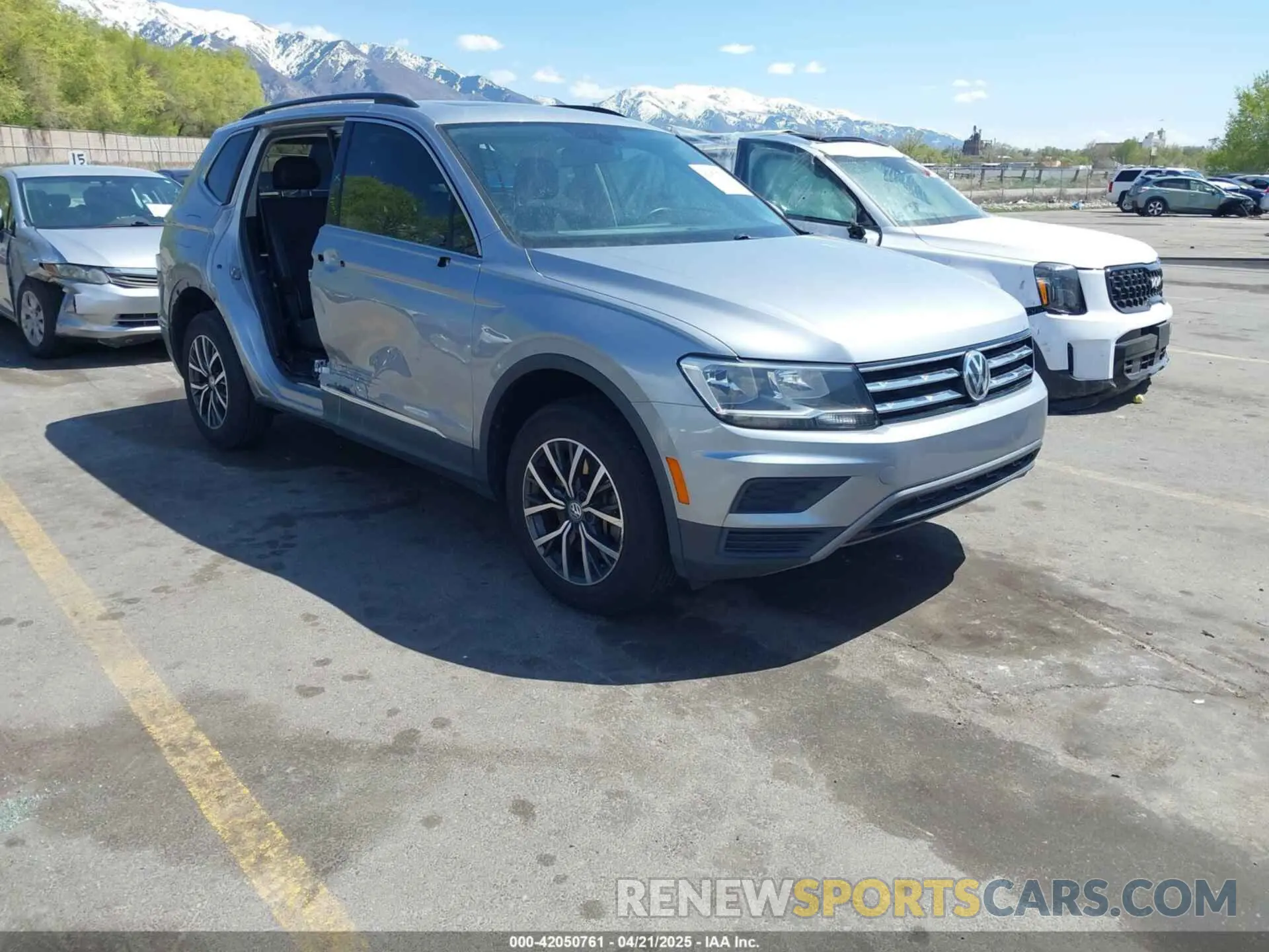 1 Фотография поврежденного автомобиля 3VV2B7AX8LM020992 VOLKSWAGEN TIGUAN 2020