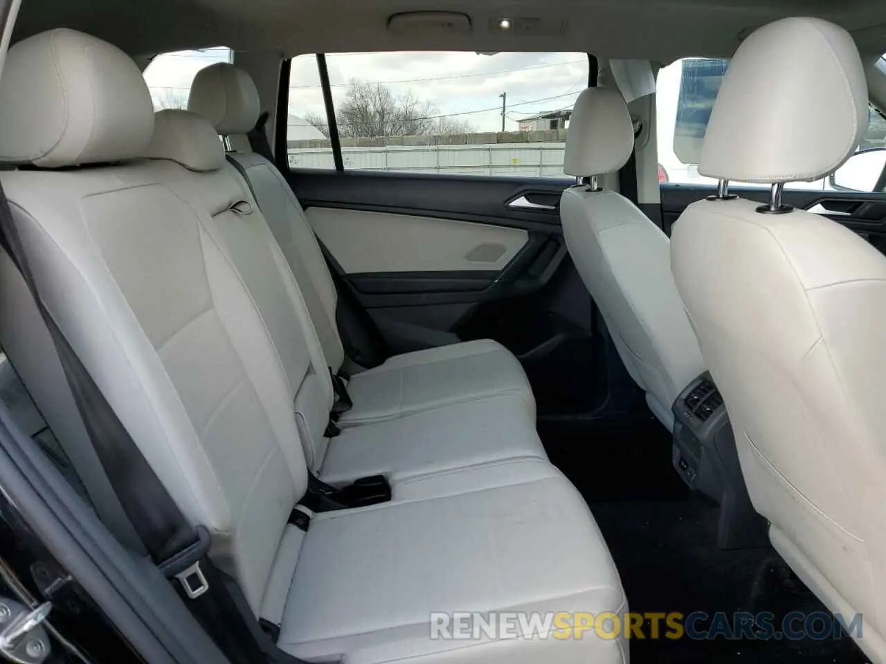 11 Photograph of a damaged car 3VV2B7AX8LM074390 VOLKSWAGEN TIGUAN 2020