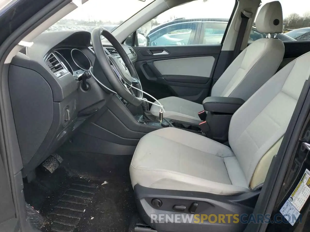 7 Photograph of a damaged car 3VV2B7AX8LM074390 VOLKSWAGEN TIGUAN 2020