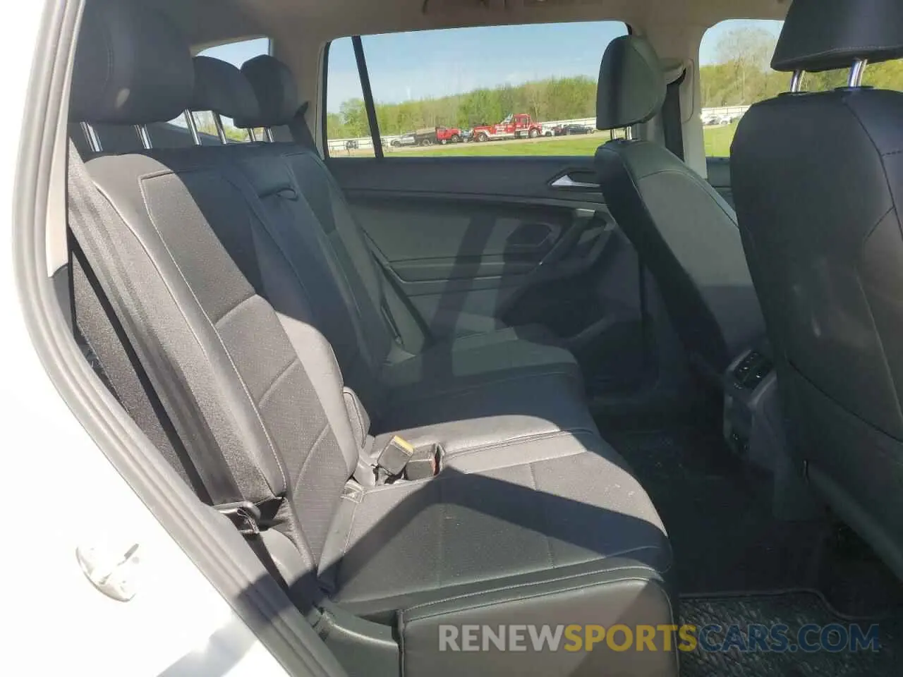 11 Photograph of a damaged car 3VV2B7AX8LM178541 VOLKSWAGEN TIGUAN 2020