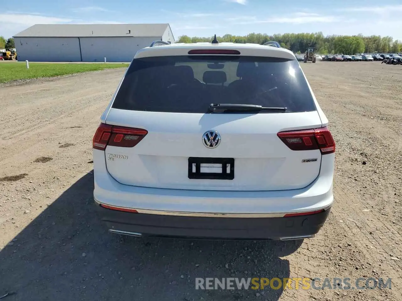 6 Photograph of a damaged car 3VV2B7AX8LM178541 VOLKSWAGEN TIGUAN 2020