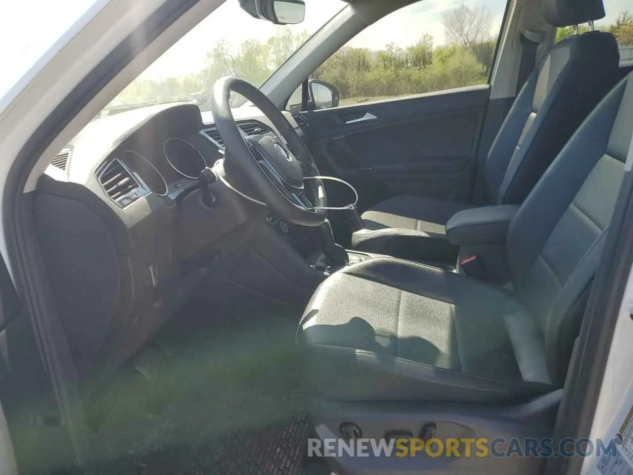 7 Photograph of a damaged car 3VV2B7AX8LM178541 VOLKSWAGEN TIGUAN 2020