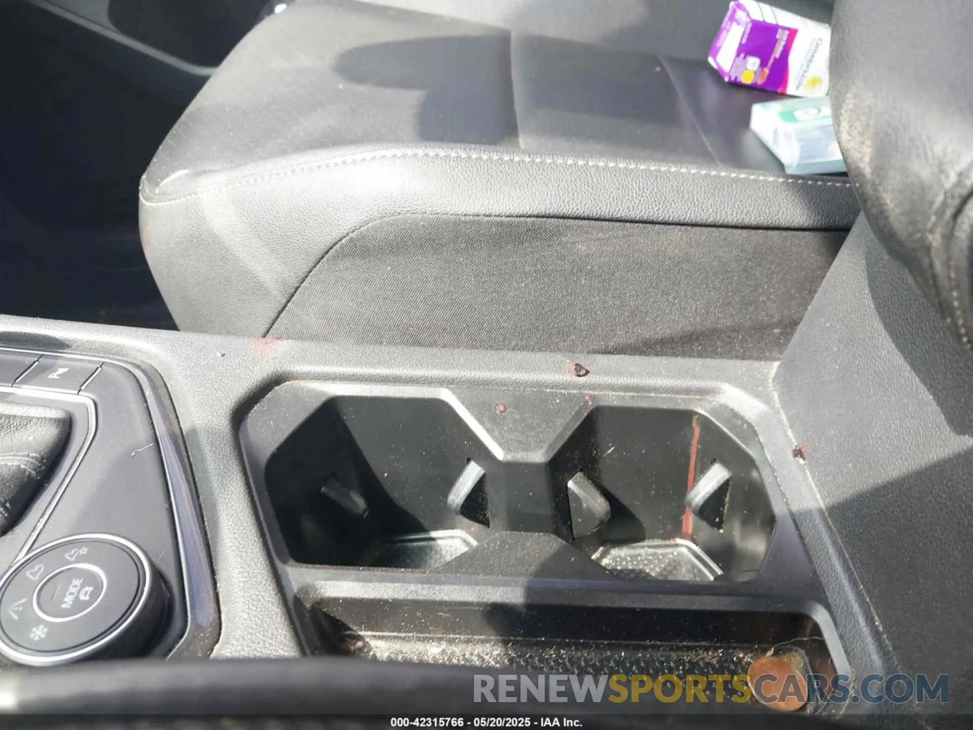 16 Photograph of a damaged car 3VV2B7AX9LM022086 VOLKSWAGEN TIGUAN 2020