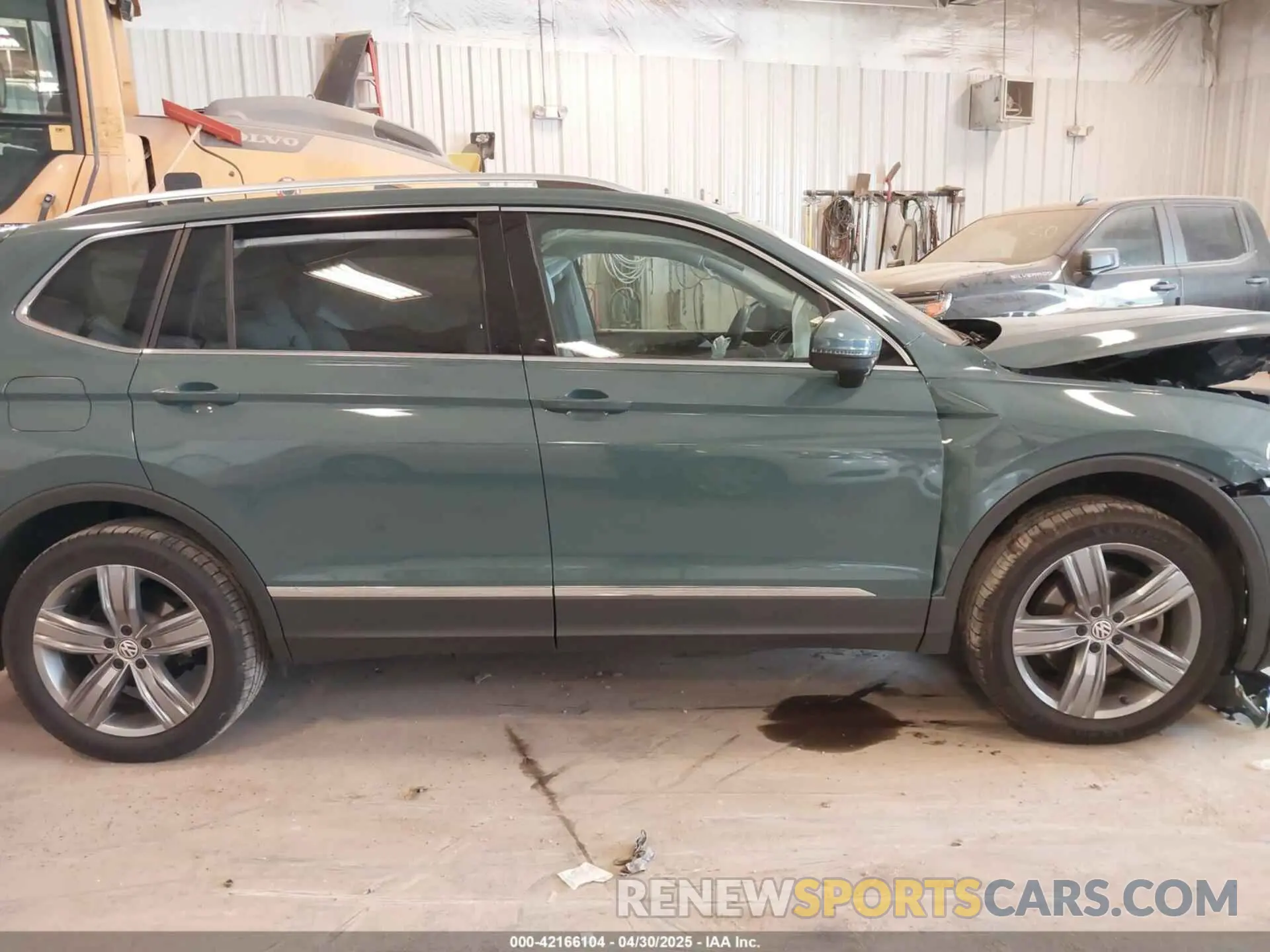 13 Photograph of a damaged car 3VV2B7AX9LM078125 VOLKSWAGEN TIGUAN 2020