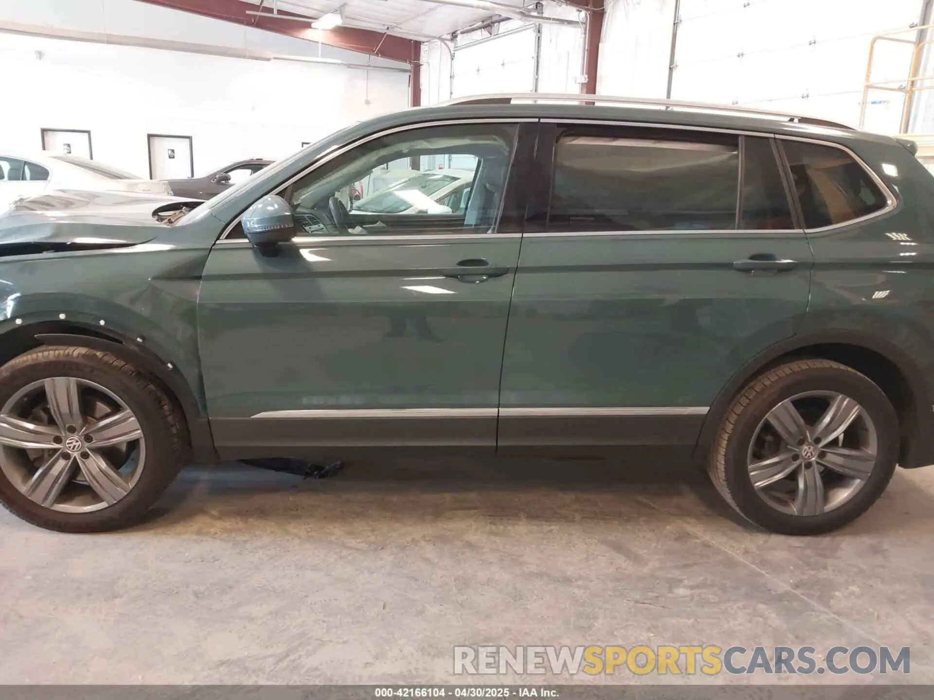 14 Photograph of a damaged car 3VV2B7AX9LM078125 VOLKSWAGEN TIGUAN 2020