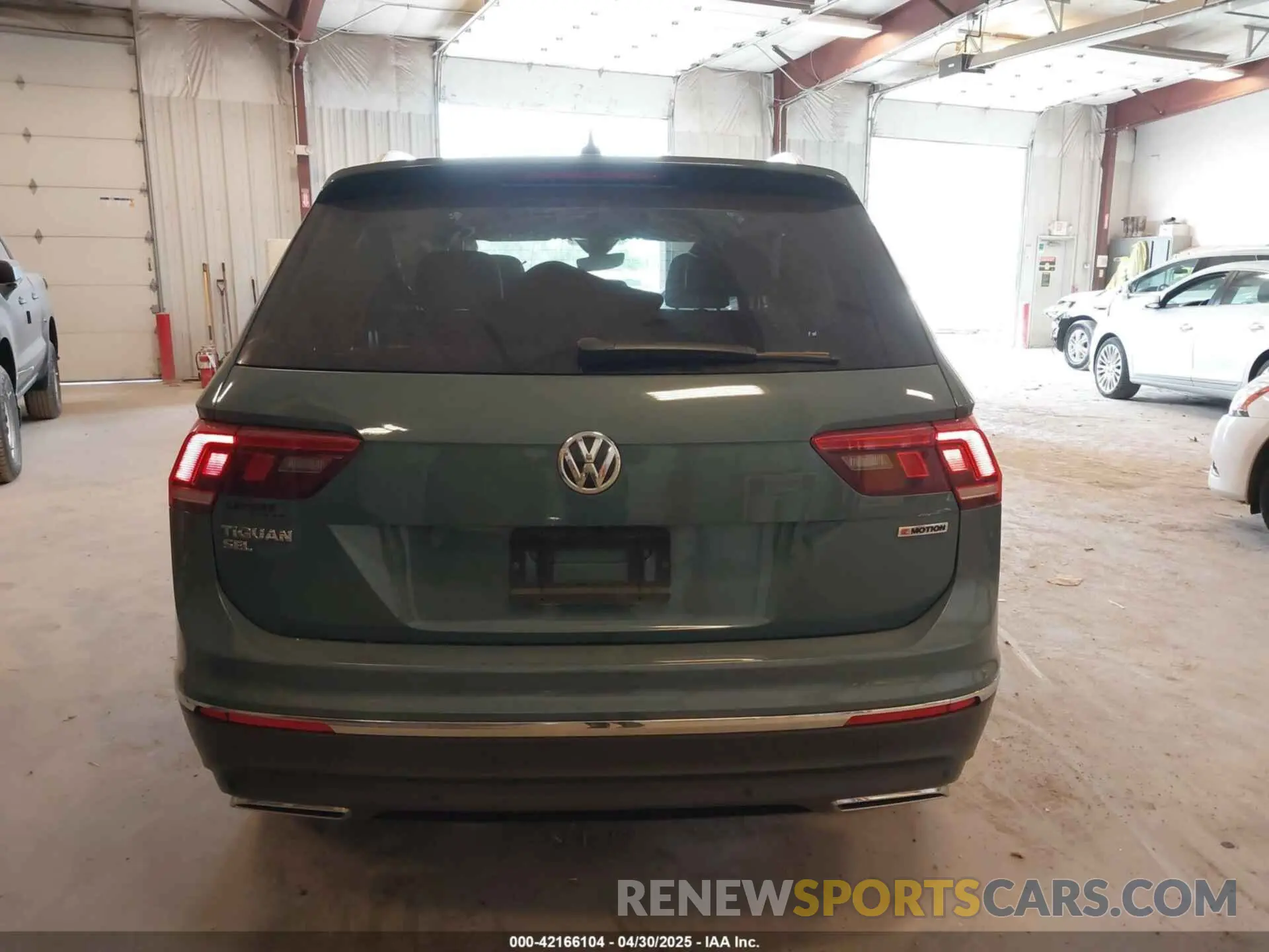 16 Photograph of a damaged car 3VV2B7AX9LM078125 VOLKSWAGEN TIGUAN 2020