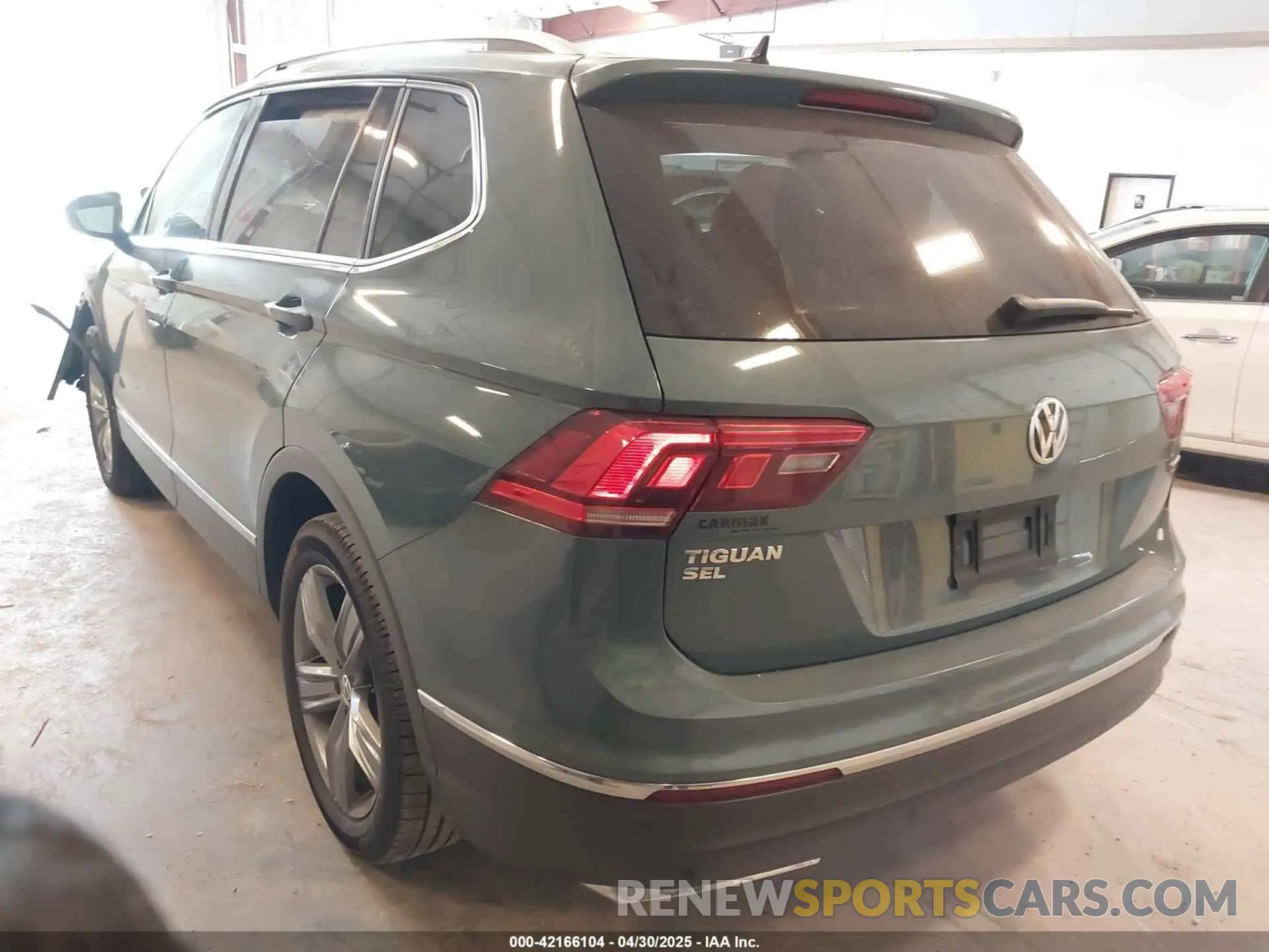 3 Photograph of a damaged car 3VV2B7AX9LM078125 VOLKSWAGEN TIGUAN 2020