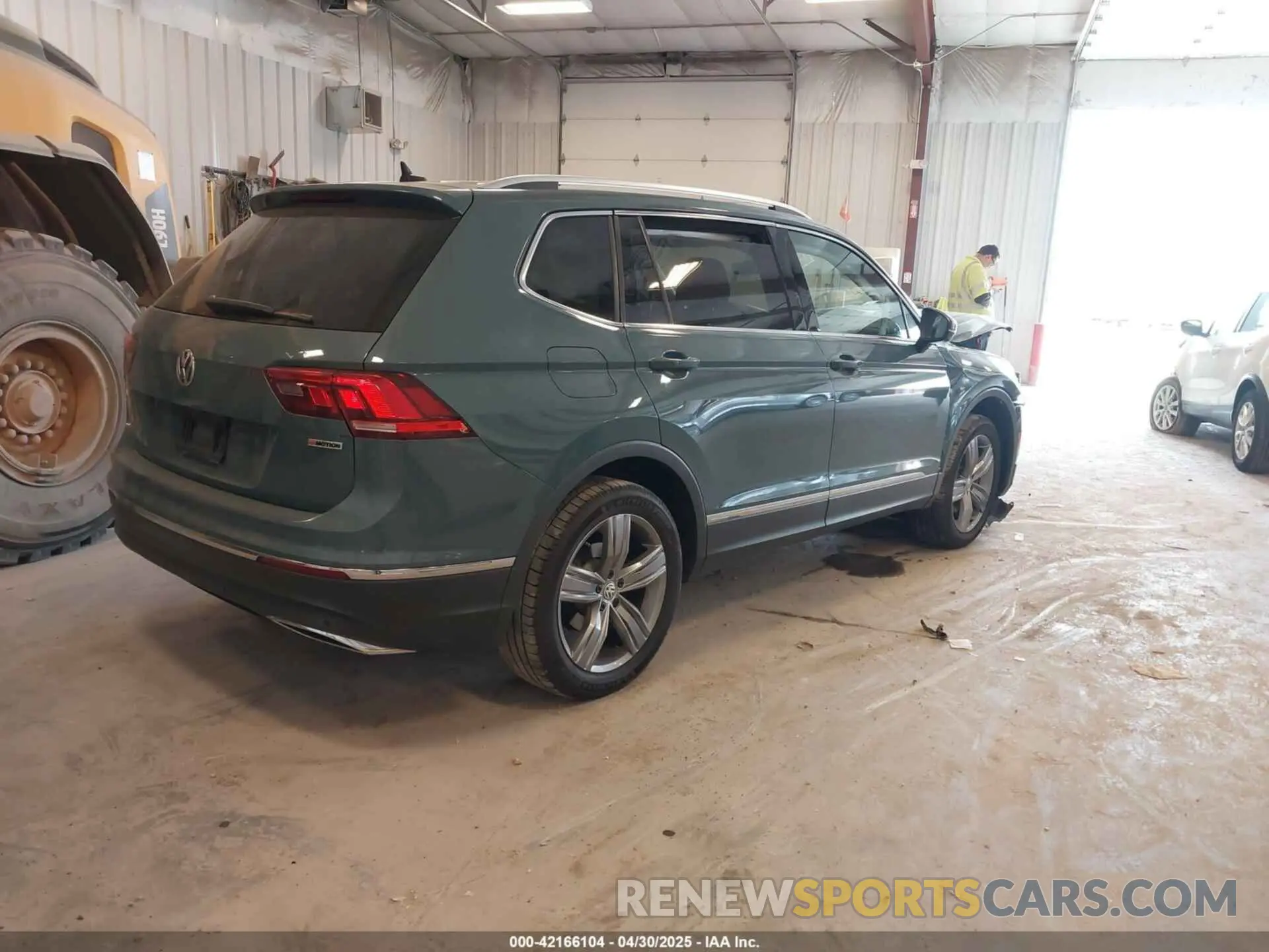 4 Photograph of a damaged car 3VV2B7AX9LM078125 VOLKSWAGEN TIGUAN 2020