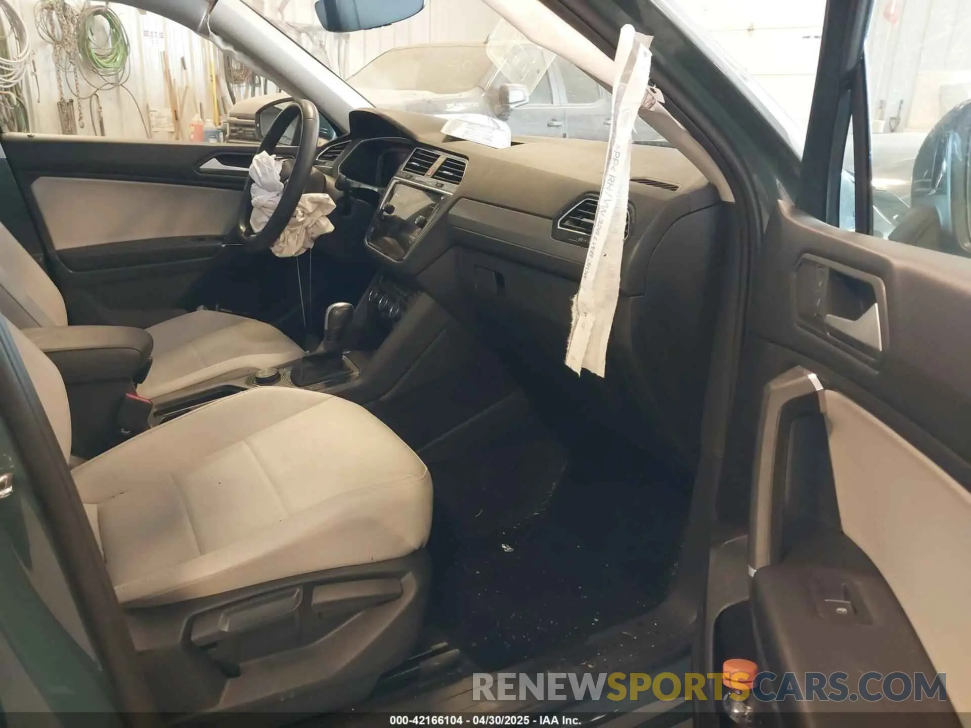 5 Photograph of a damaged car 3VV2B7AX9LM078125 VOLKSWAGEN TIGUAN 2020
