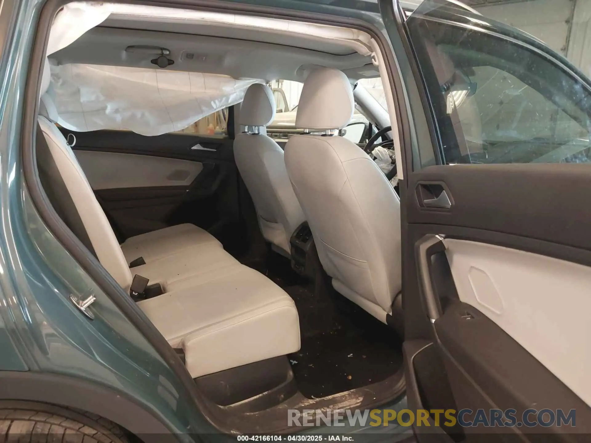 8 Photograph of a damaged car 3VV2B7AX9LM078125 VOLKSWAGEN TIGUAN 2020