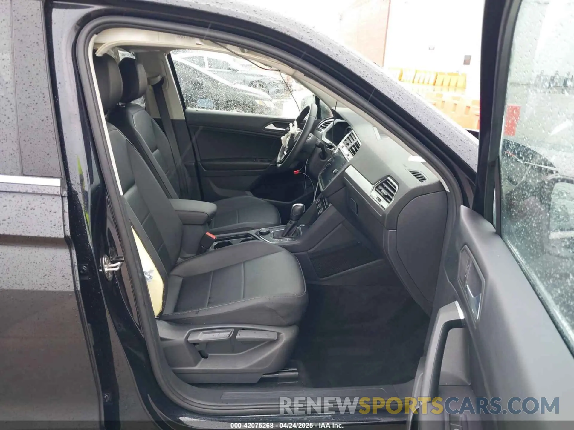 5 Photograph of a damaged car 3VV2B7AXXLM022419 VOLKSWAGEN TIGUAN 2020