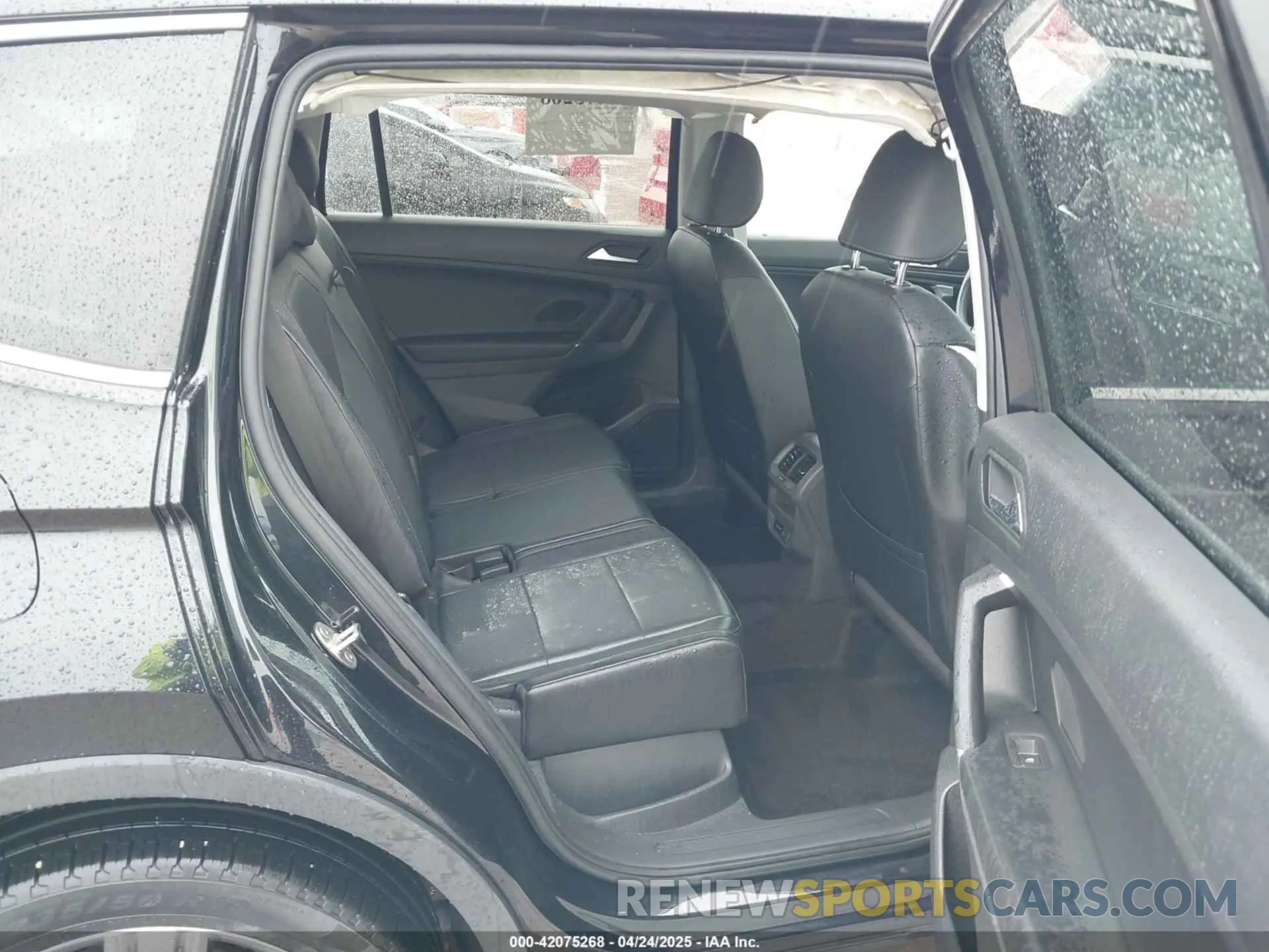 8 Photograph of a damaged car 3VV2B7AXXLM022419 VOLKSWAGEN TIGUAN 2020