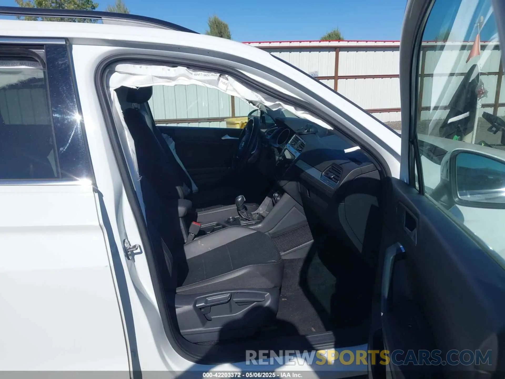 5 Photograph of a damaged car 3VV2B7AXXLM053170 VOLKSWAGEN TIGUAN 2020