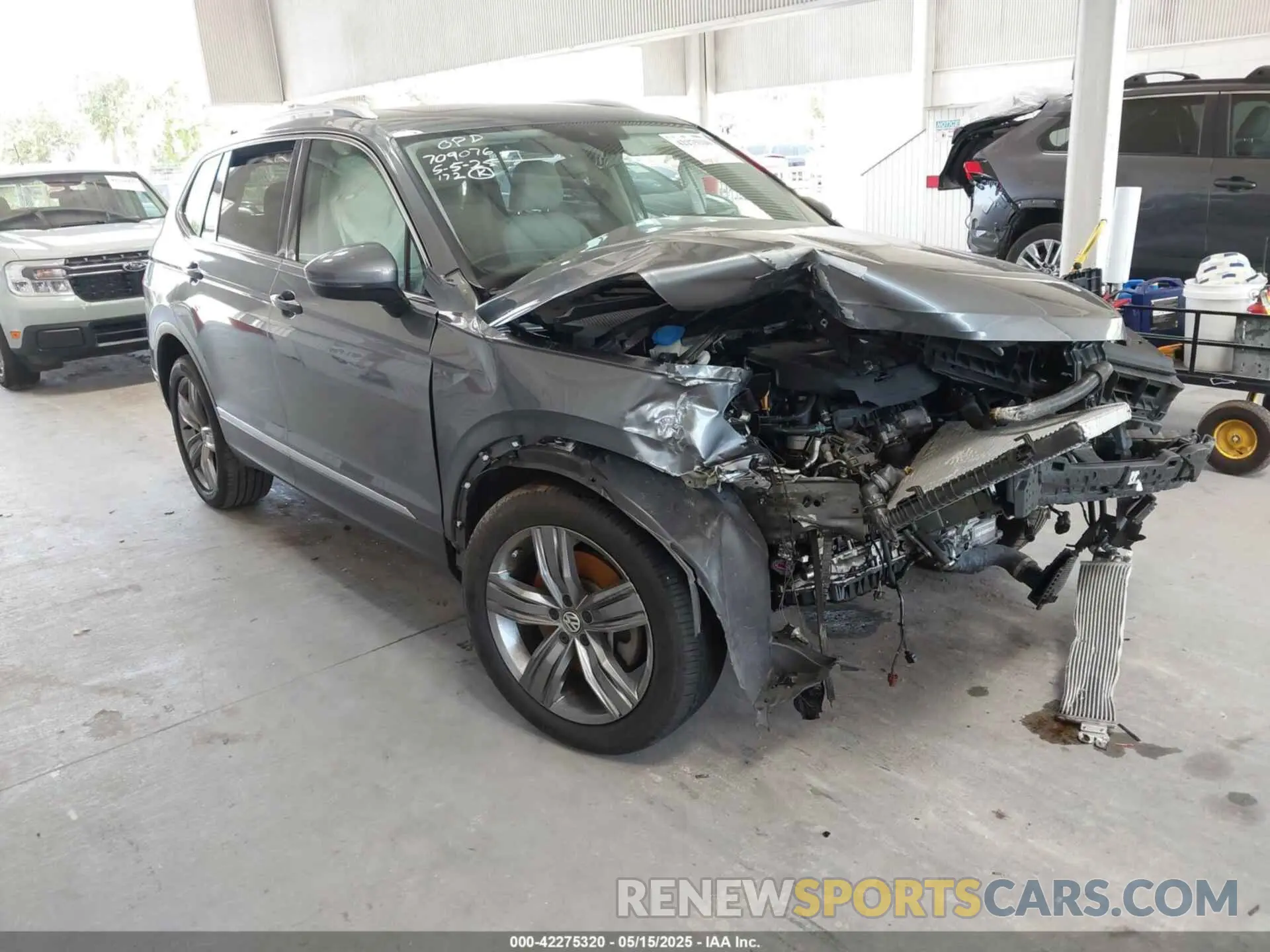 1 Фотография поврежденного автомобиля 3VV3B7AX0LM007612 VOLKSWAGEN TIGUAN 2020