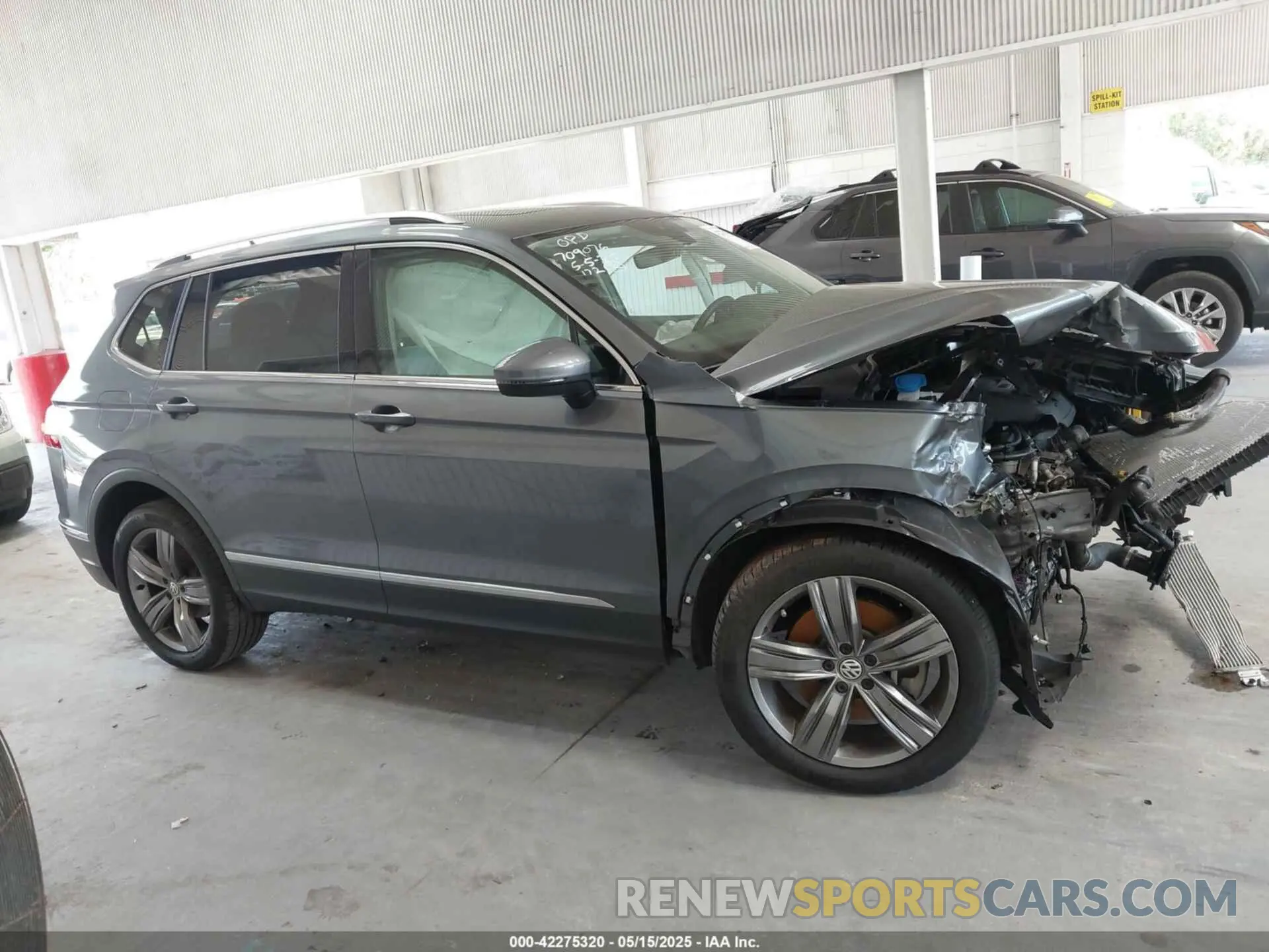 13 Фотография поврежденного автомобиля 3VV3B7AX0LM007612 VOLKSWAGEN TIGUAN 2020