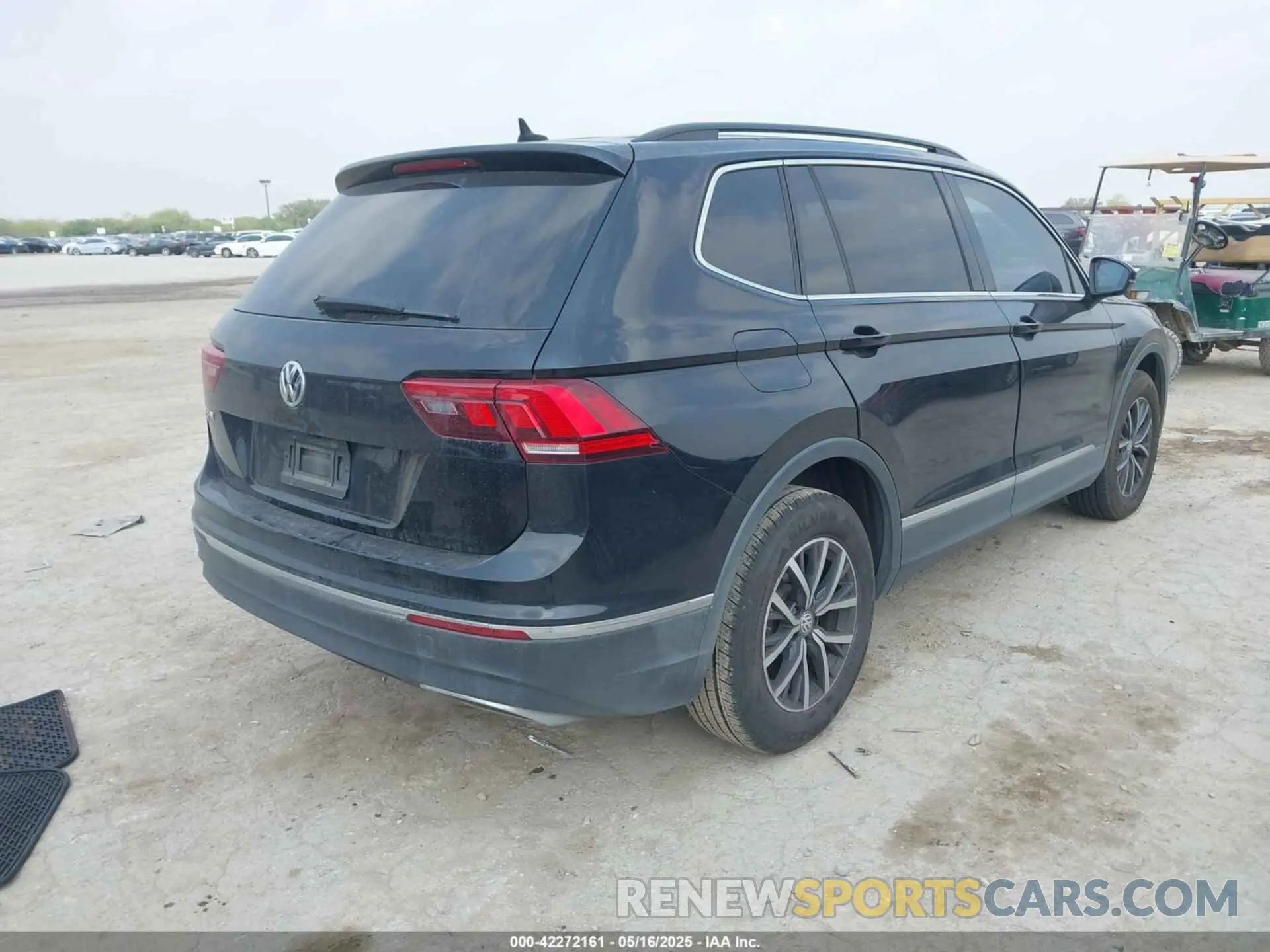 4 Photograph of a damaged car 3VV3B7AX0LM060536 VOLKSWAGEN TIGUAN 2020