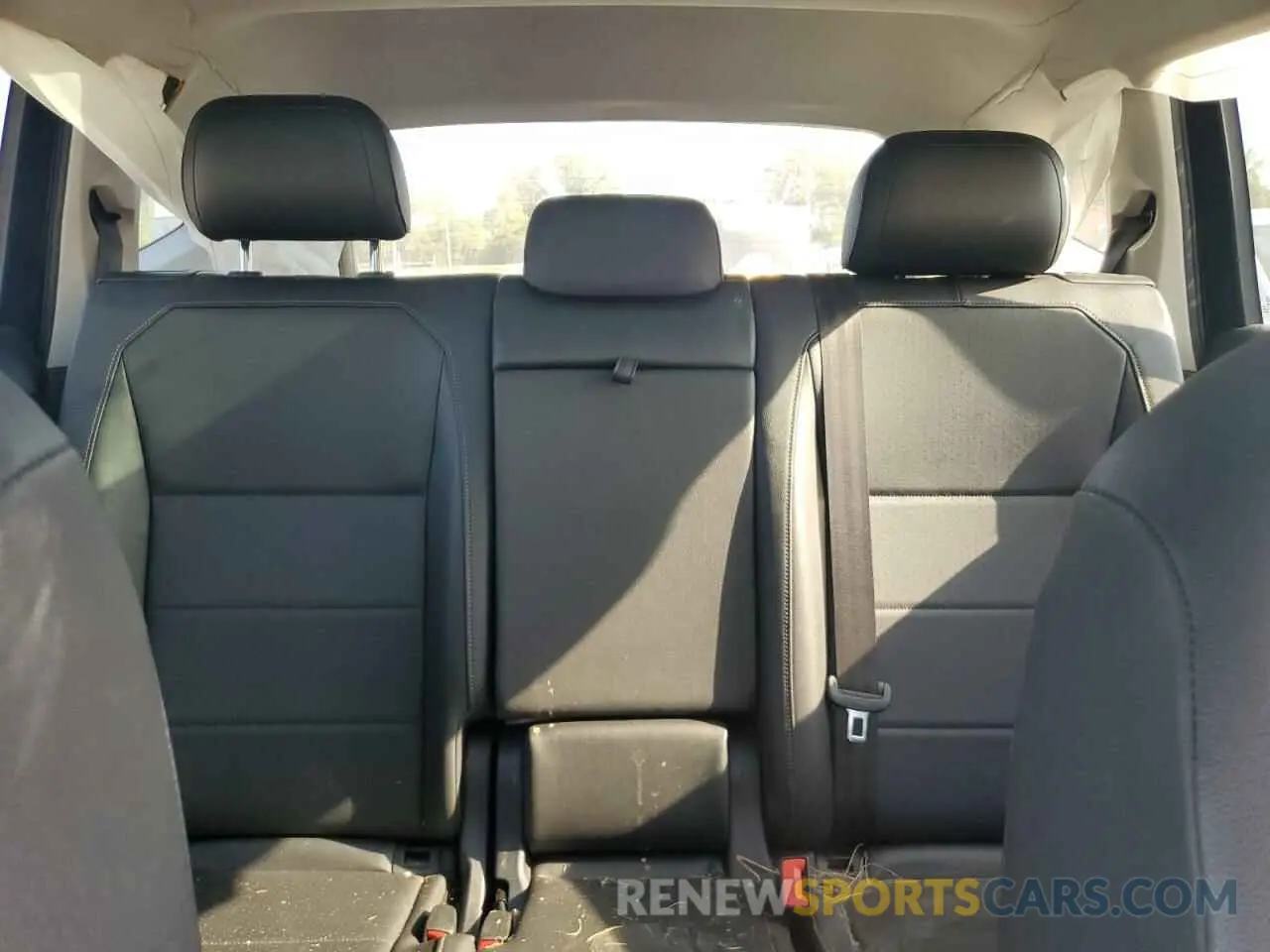 10 Photograph of a damaged car 3VV3B7AX0LM062948 VOLKSWAGEN TIGUAN 2020