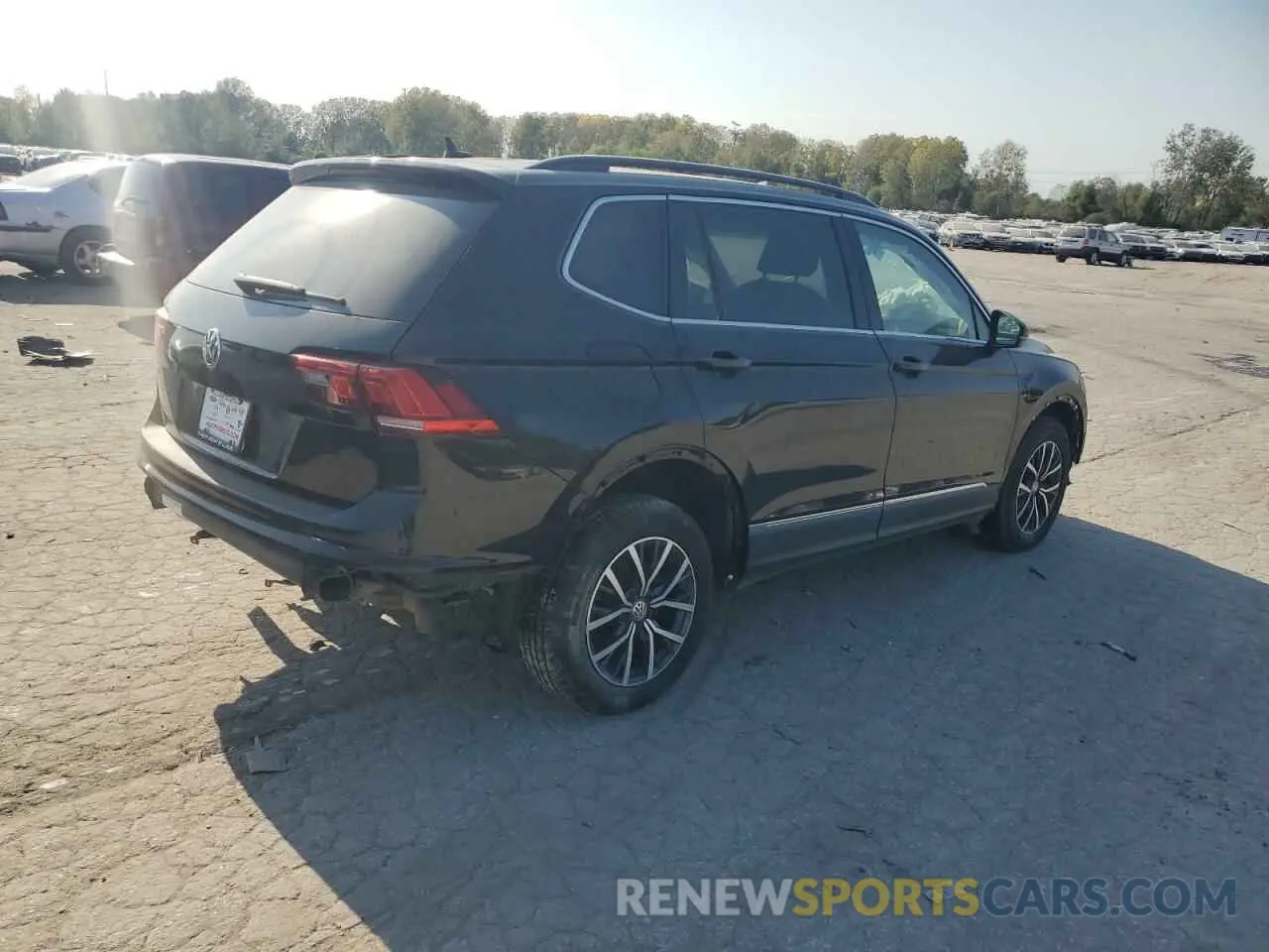 3 Photograph of a damaged car 3VV3B7AX0LM062948 VOLKSWAGEN TIGUAN 2020