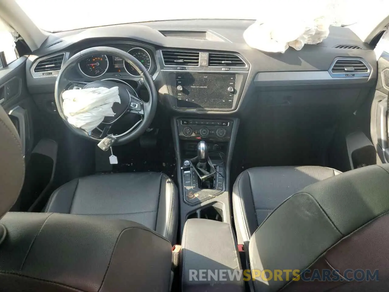 8 Photograph of a damaged car 3VV3B7AX0LM062948 VOLKSWAGEN TIGUAN 2020