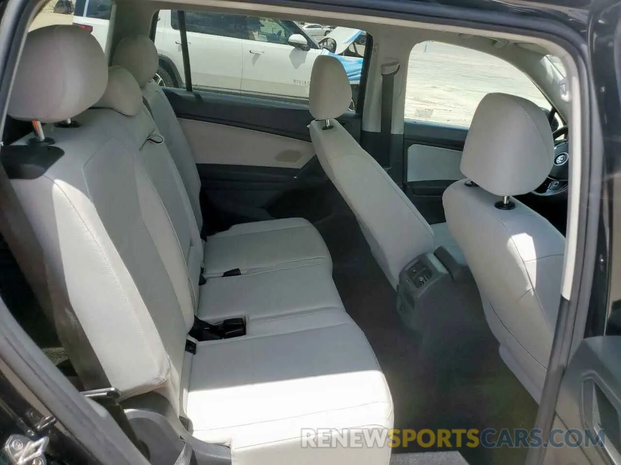 11 Photograph of a damaged car 3VV3B7AX1LM005027 VOLKSWAGEN TIGUAN 2020